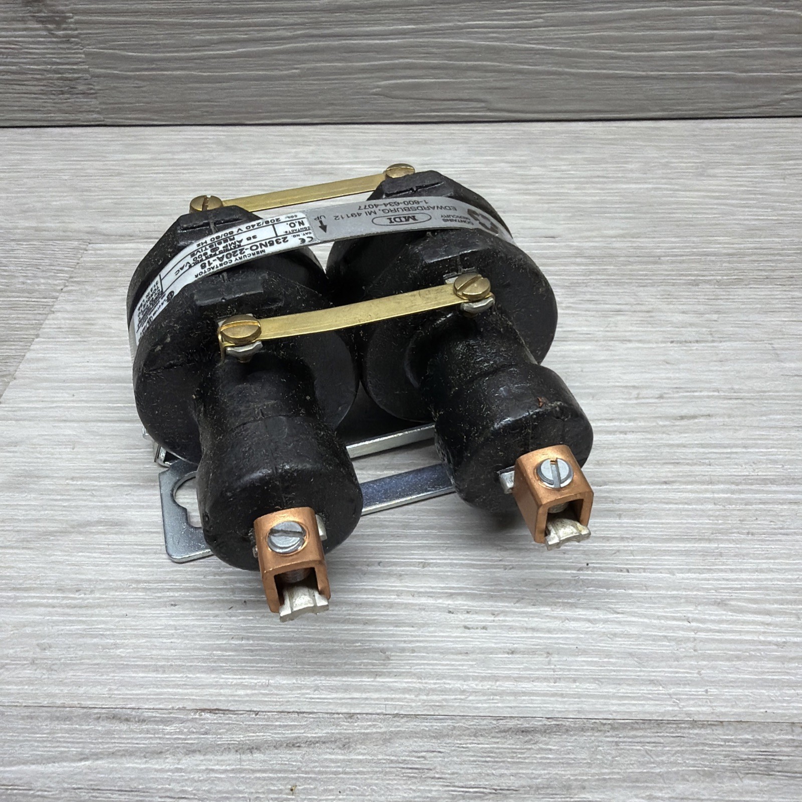 MDI 235NO-220A-18 Mercury Contactor, 2-Pole 35 Amp @ 600V, 208/240VAC Coil