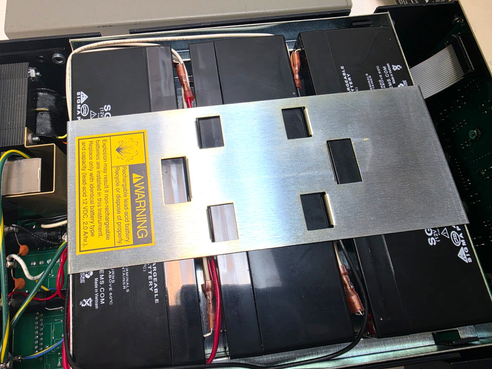 Stanford SR560 Research Systems Low-Noise Preamplifier NEW BATTERIES, TESTED