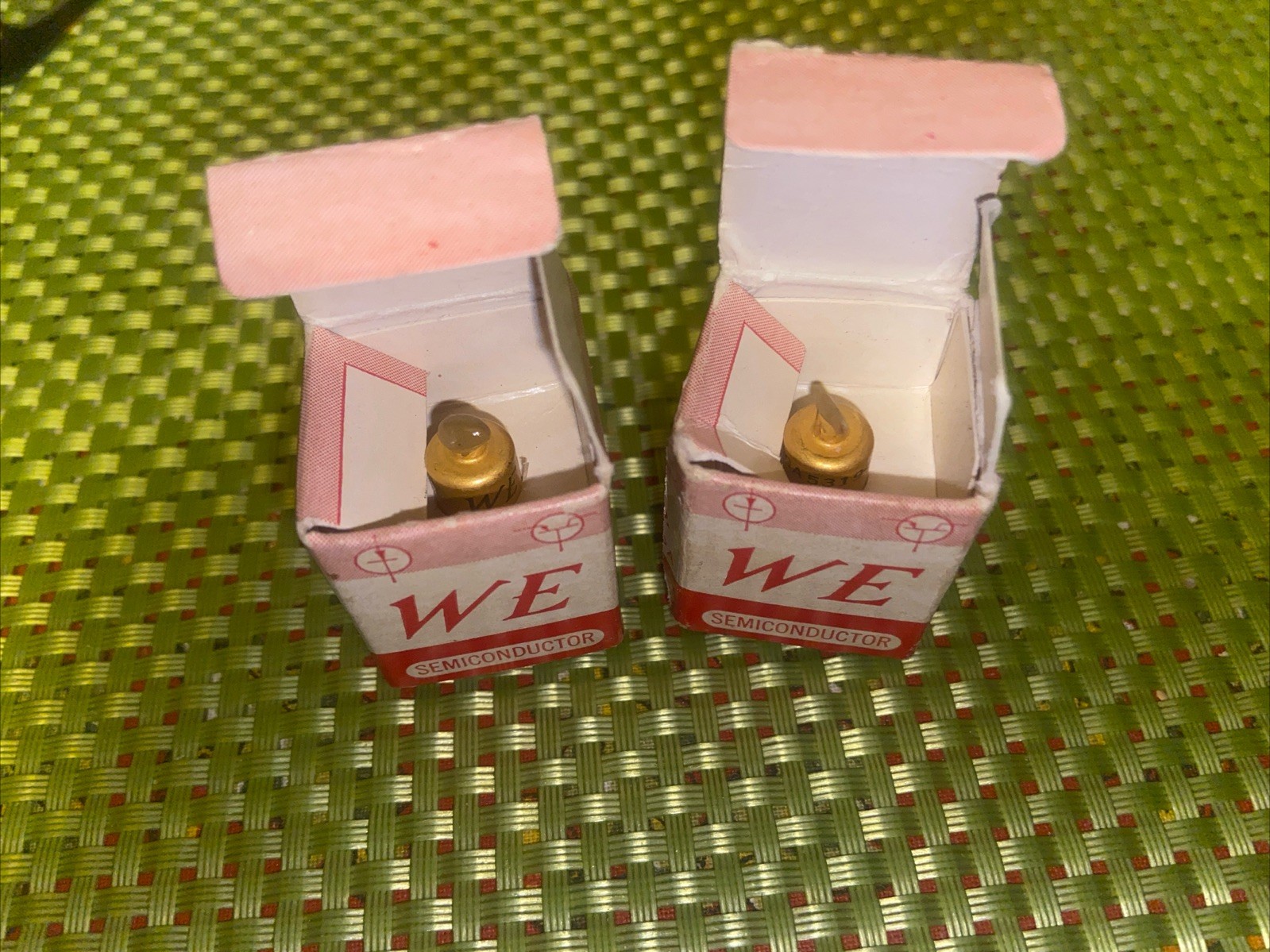 Lot of 2 NOS Western Electric GA-53194 Transistor Gold Lead Germanium – Bin JBP