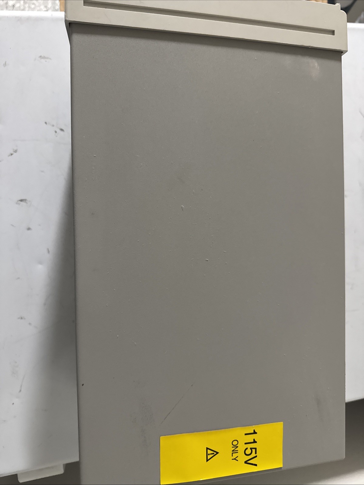 Keysight Agilent U8031A Triple Output DC Power Supply 0-30V, 6A / 5V, 3A