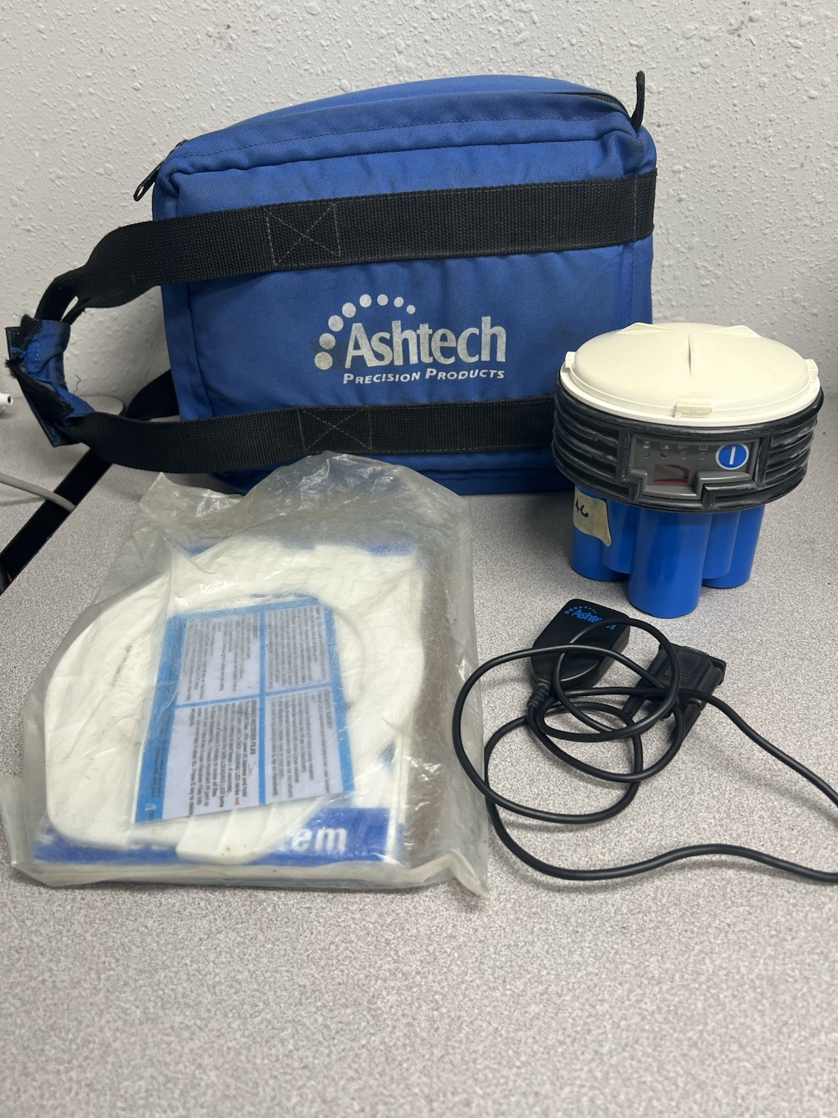 Ashtech Locus GPS Receiver Handheld Navigation Unit Surveying GIS Receiver