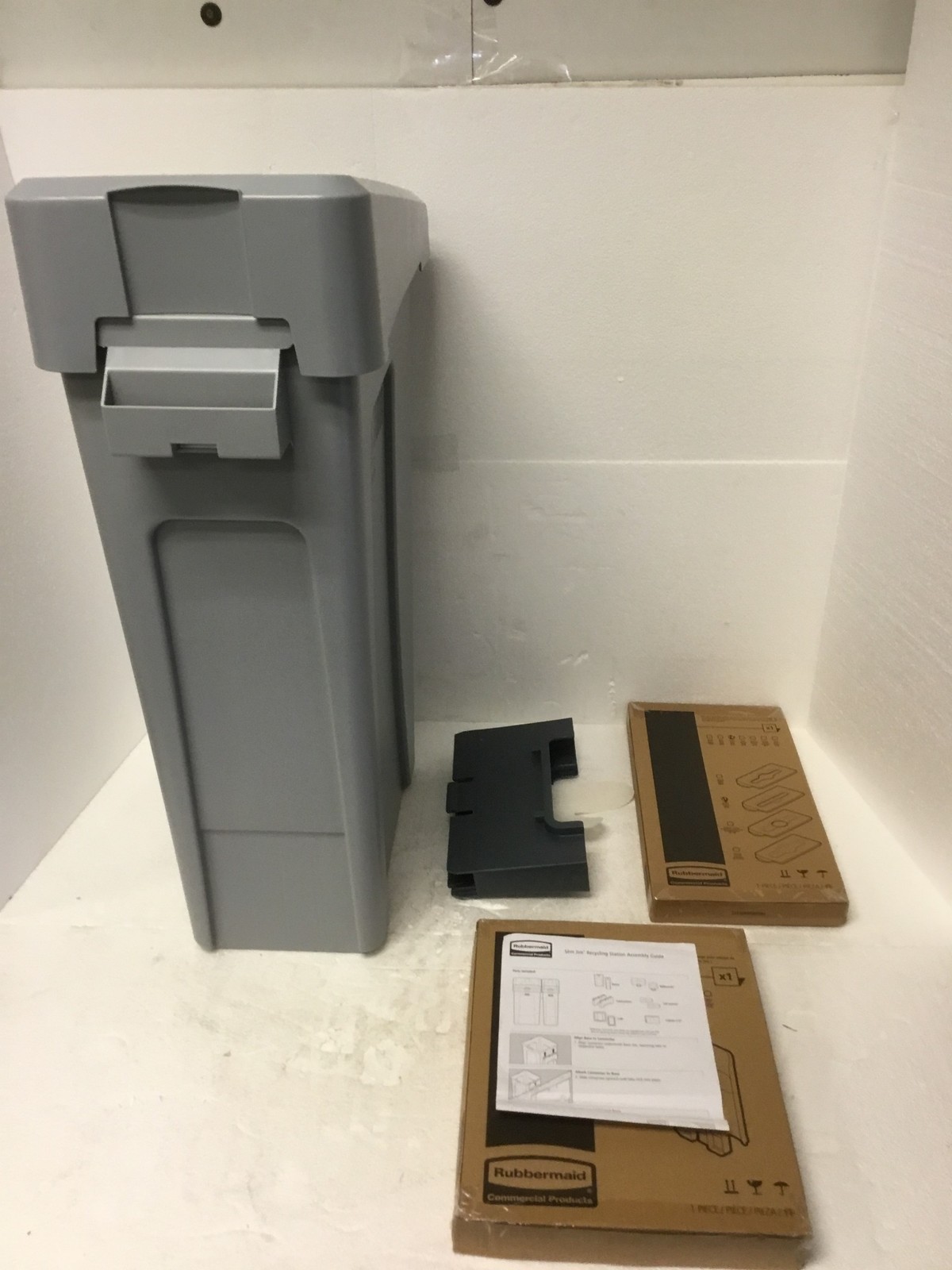 NEW Rubbermaid Slim Jim Recycling Station 23 Gallon NWL00633112, FREE SHIPPING