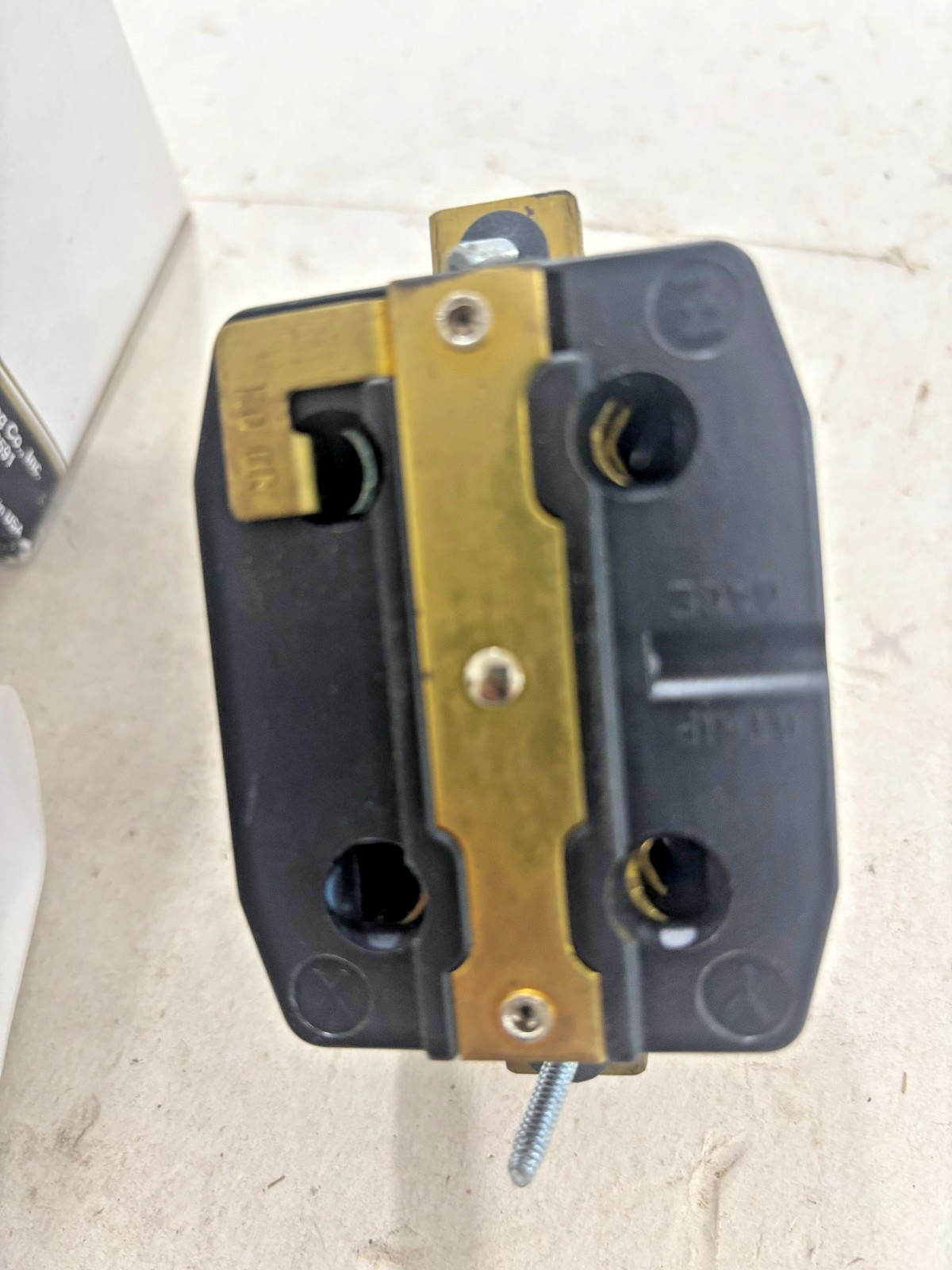 Leviton CS81-69 50A 480V 3 Pole 4 Wire Locking Receptacle – New