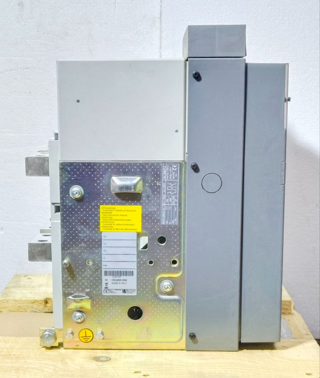 NEW🆕 ABB SACE EMAX E2N/E MS 1250A DC 3P DISCONNECT SWITCH CIRCUIT BREAKER