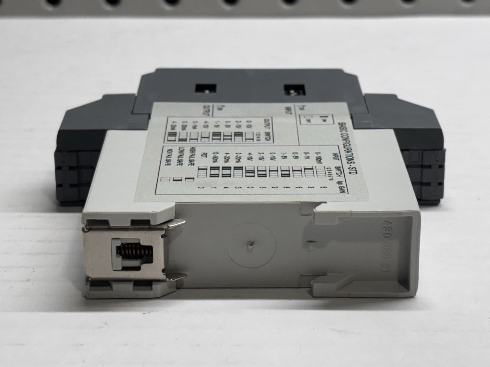 NEW ABB CC-U/STD UNIVERSAL ANALOG SIGNAL CONVERTER 110-240VAC 1svr040000r1700