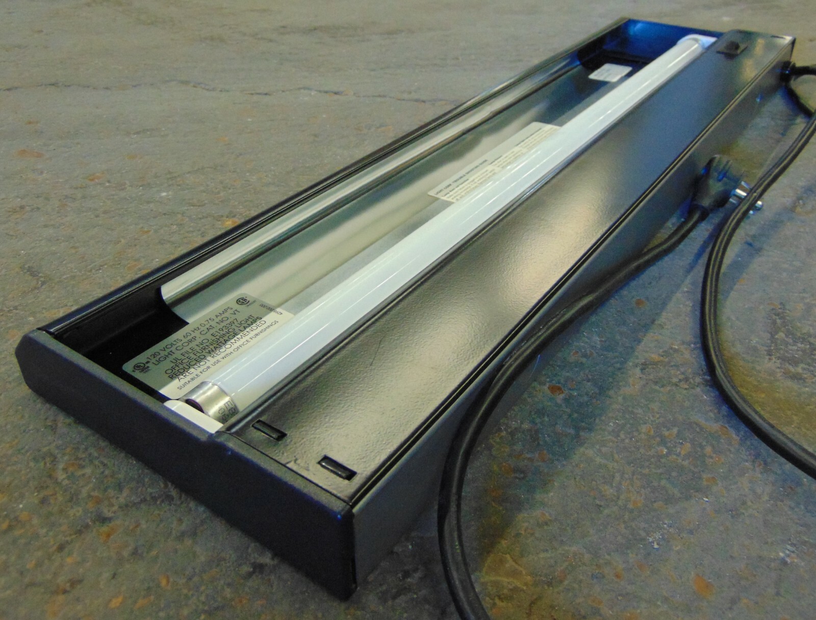LIGHT CORP, OFFICE FURNISHING LIGHT W/O LENS, E193397, 120 VOLTS, 60HZ, .75 AMPS