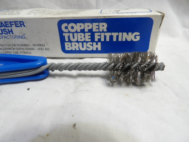 Schaefer 3/4″ Copper Tube Fitting Brush SS Wire with Plastic Handle 00928-1