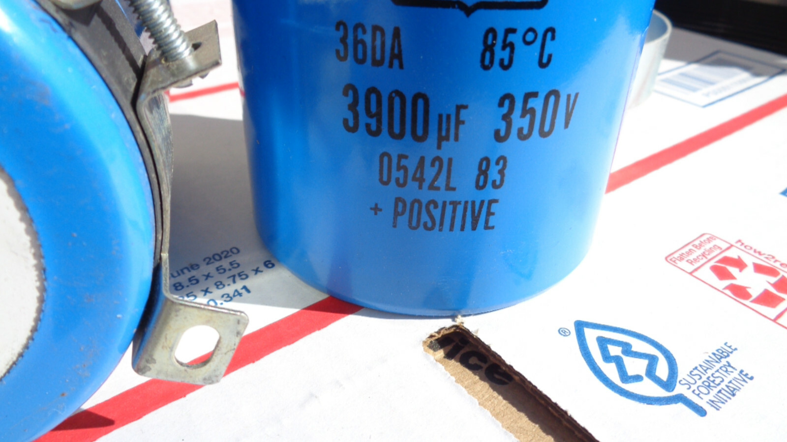 Lot of Two Nippon Chemi-Con Capacitor E32D351HPN392ME92M 3900uF 350V