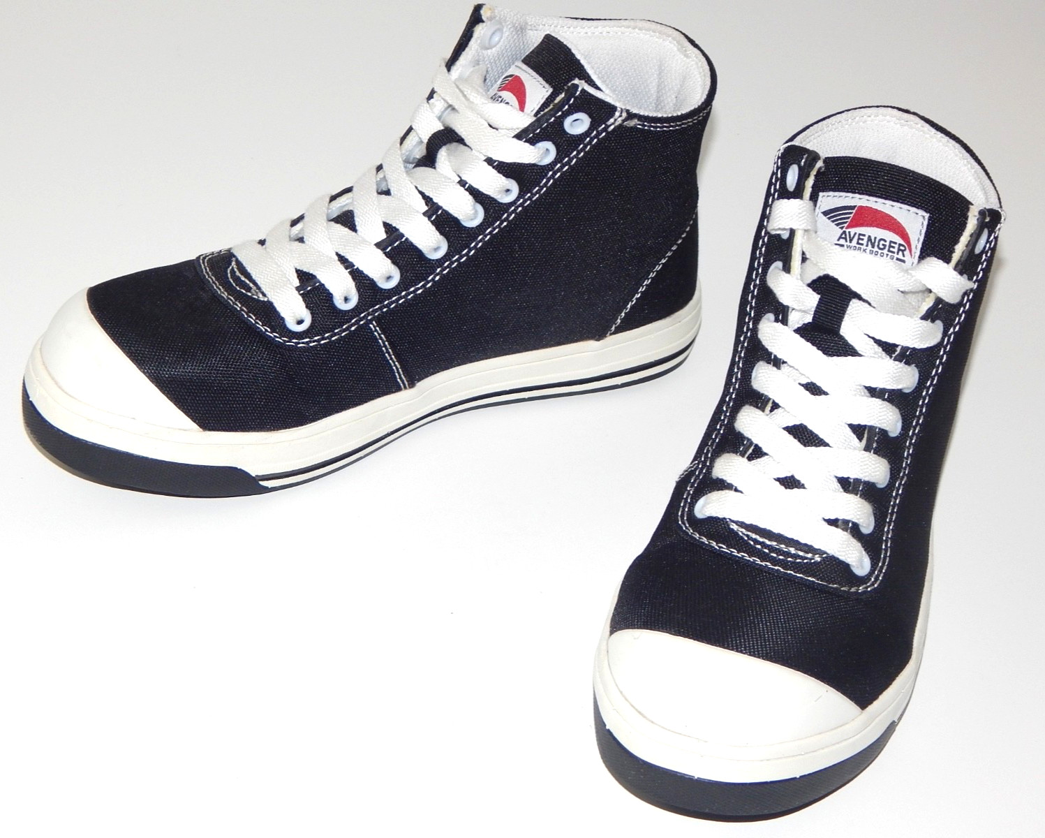 AVENGER Women’s Steel Toe Safety Non Slip Black/White Hi-Top Sneakers Size 8 EUC