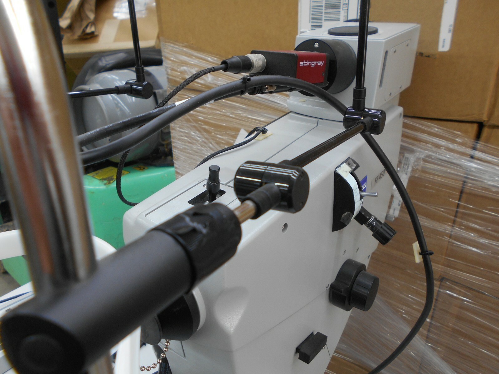 ZEISS FF450PLUS FUNDUS CAMERA 1087 183 W/ ADJUSTABLE TABLE & REMOTE 1094 228