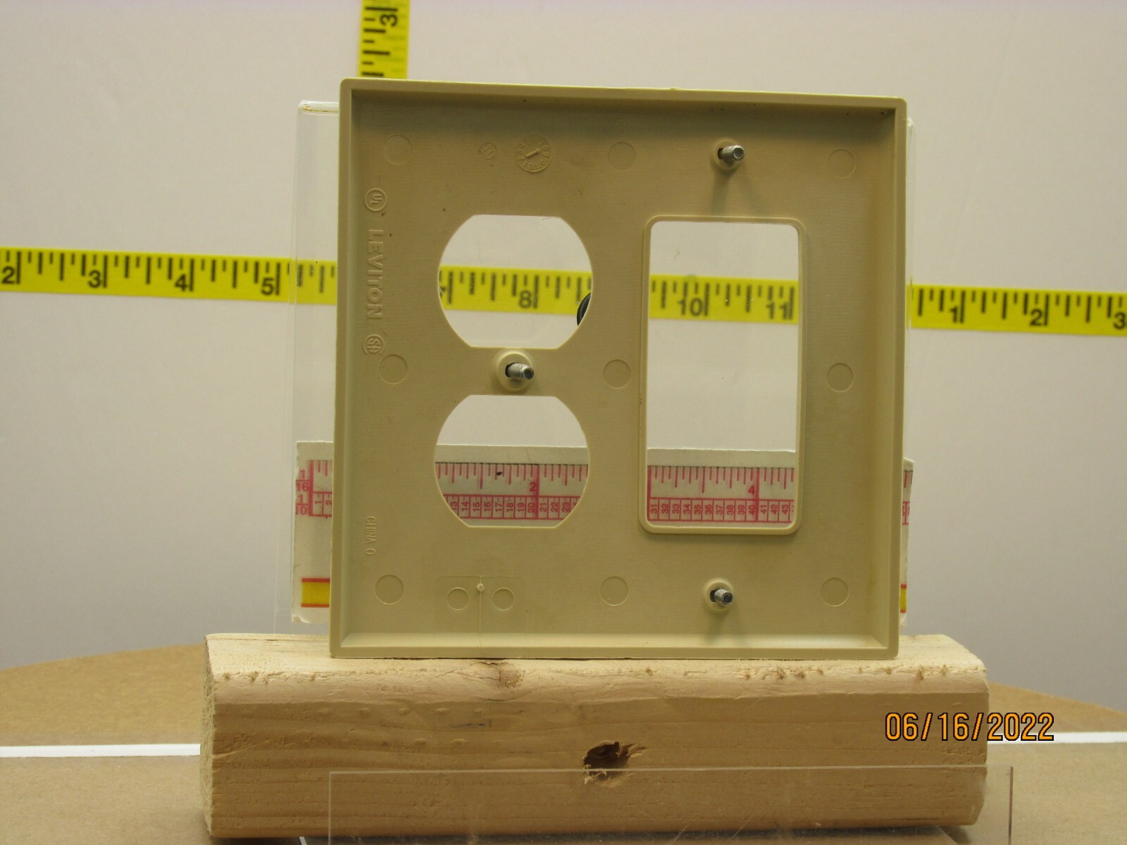 The listing is for: Leviton Ivory Unbreakable 2G 1DECO 1DUP NYLON-1Pk.