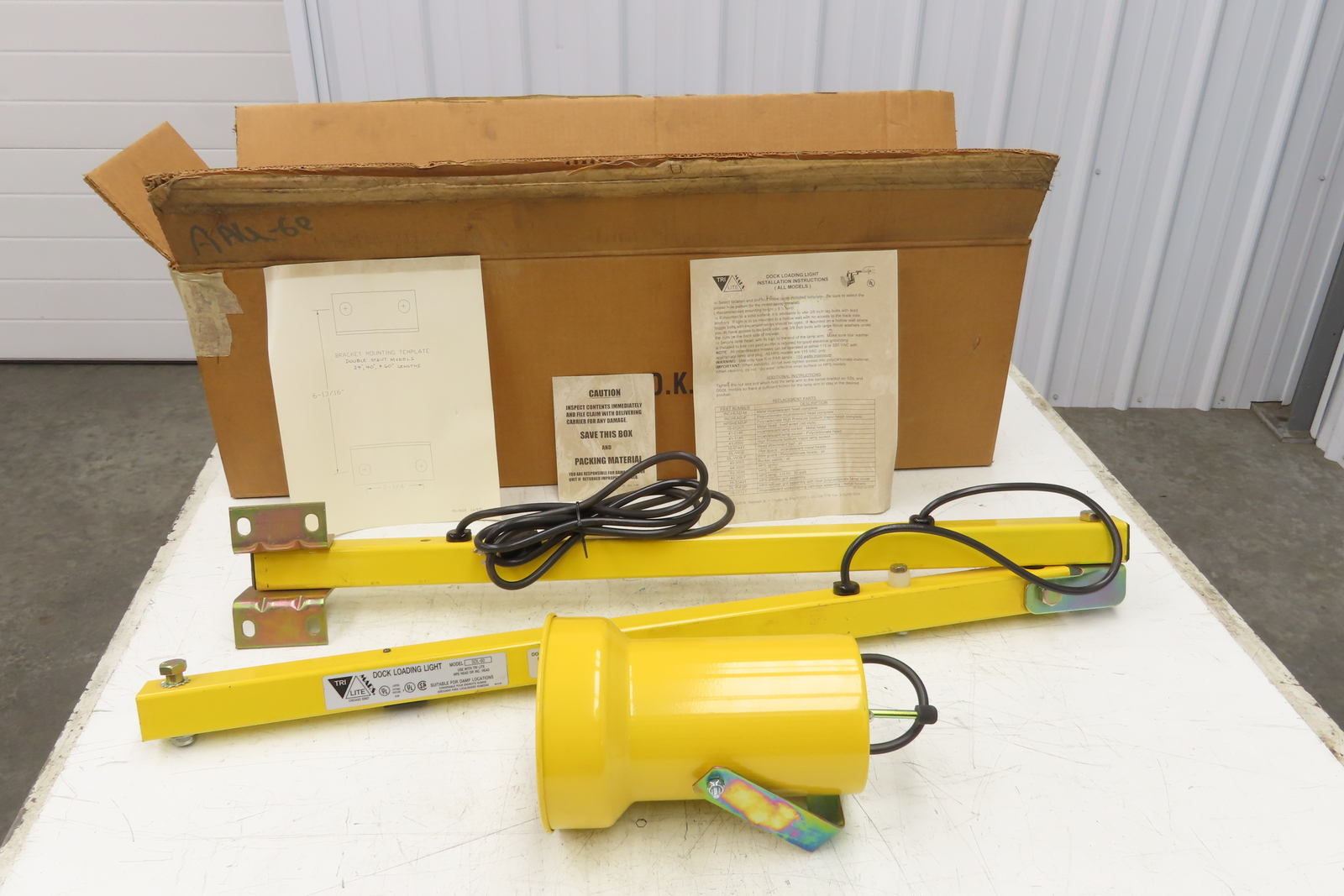 Mars SDL-60 Tri-Lite Dock Loading Light 60″ Reach Single arm