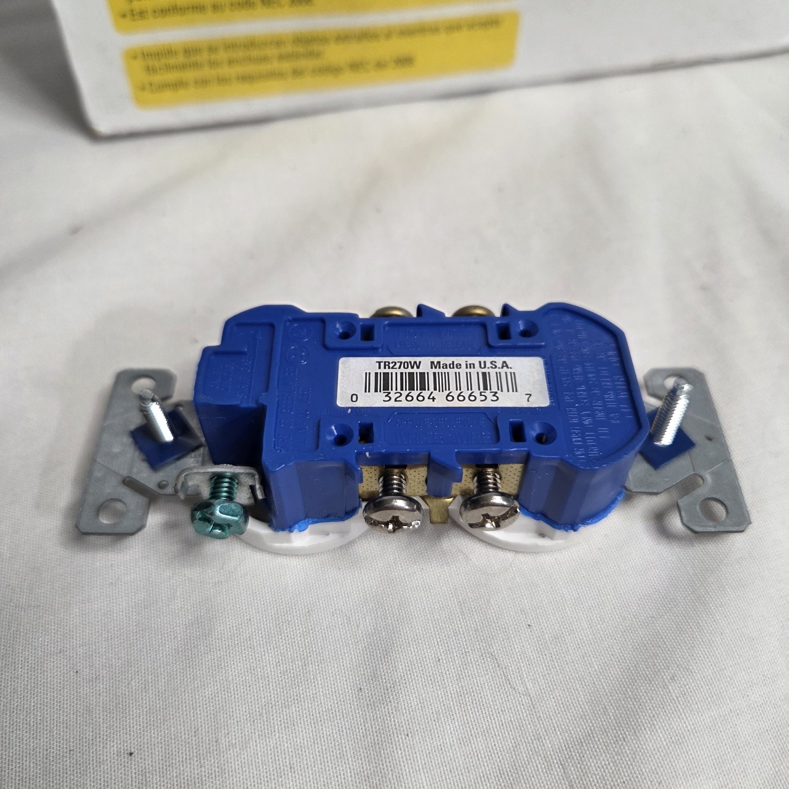Cooper Wiring Devices Grounding Duplex Receptacle 15A-125V White Lot Of 20 NIB