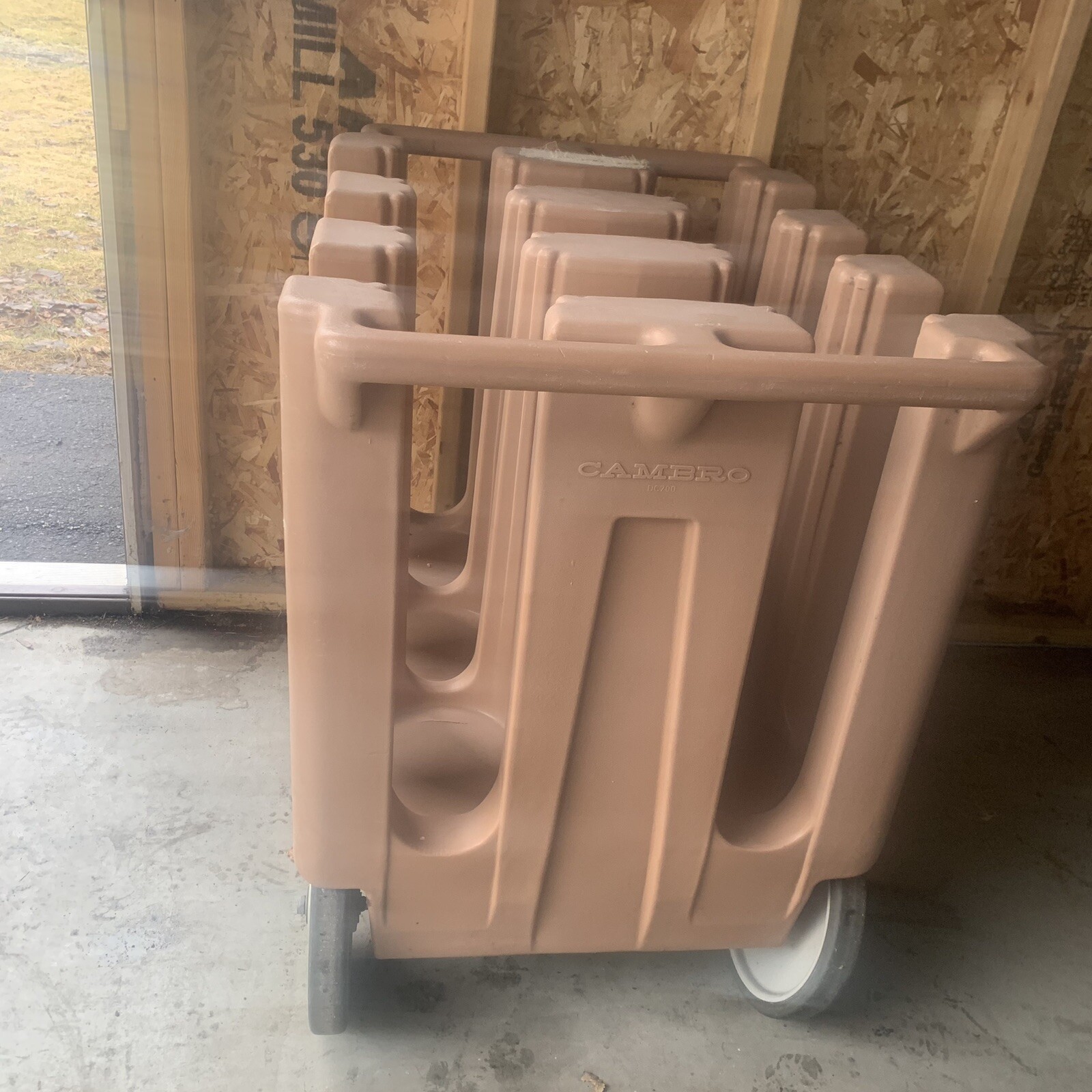 Cambro Plate Carrier Cart – Dish Caddy – Dishes Cart – Tan 6 Plate Holders