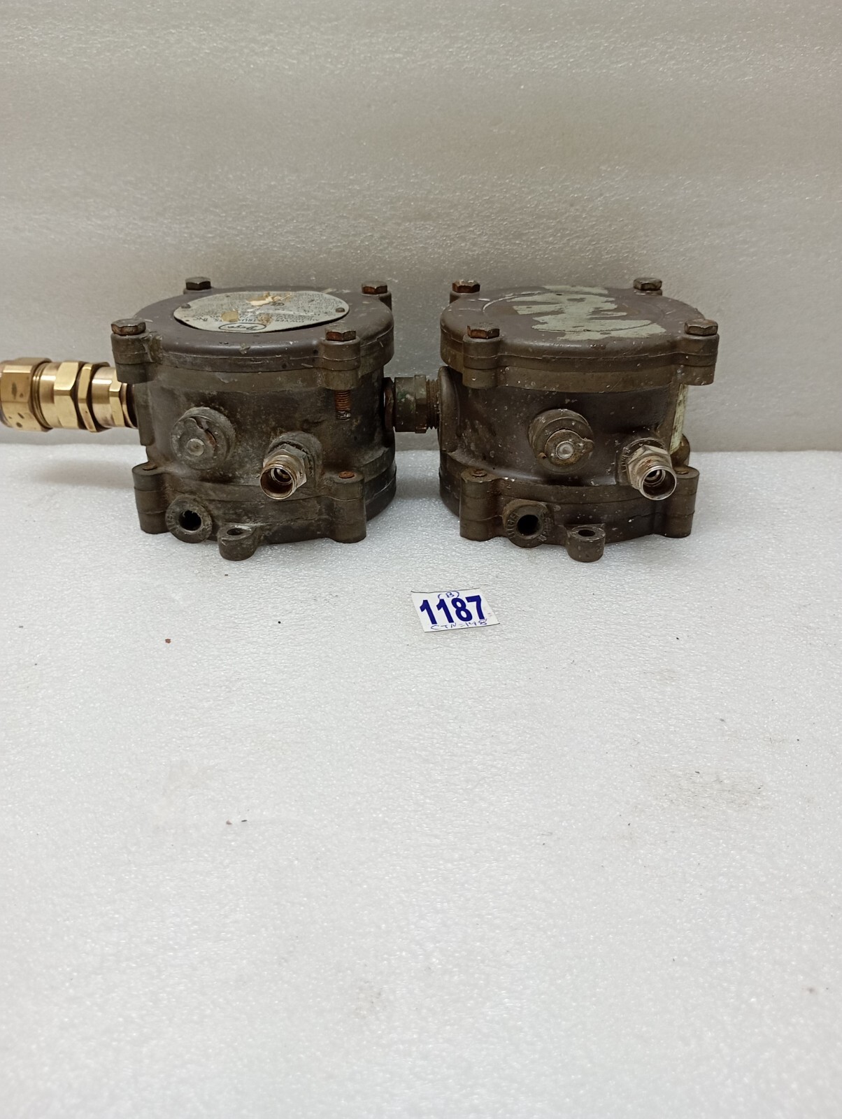 Dwyer CAT NO. 1950-10-2F Pressure Switch Industrial Equipment(lot of 2pc)