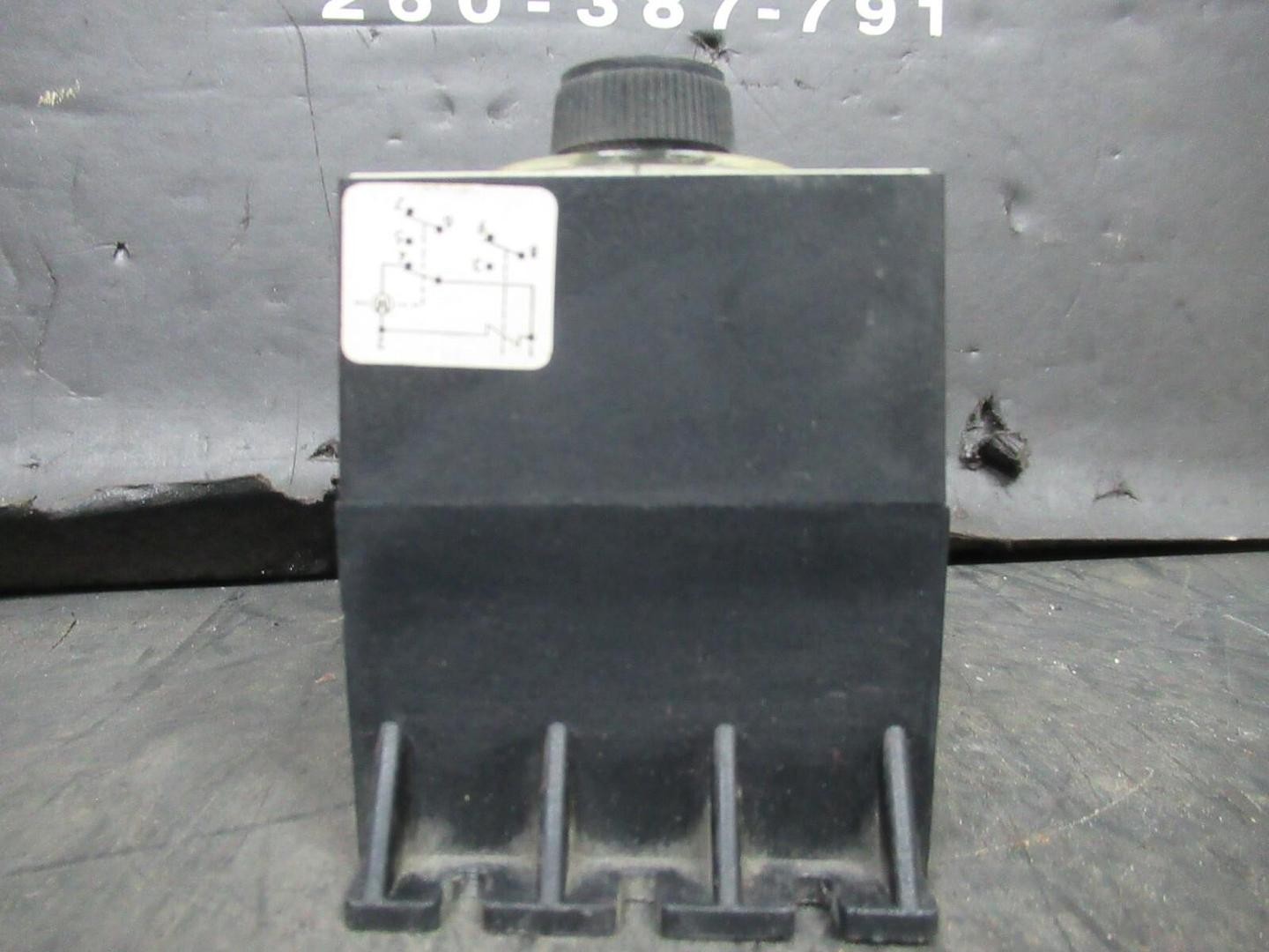 EAGLE SIGNAL TIME DELAY RELAY BRE9A6 0-30 MINUTES 120 VAC 10 AMP 1/3 HP