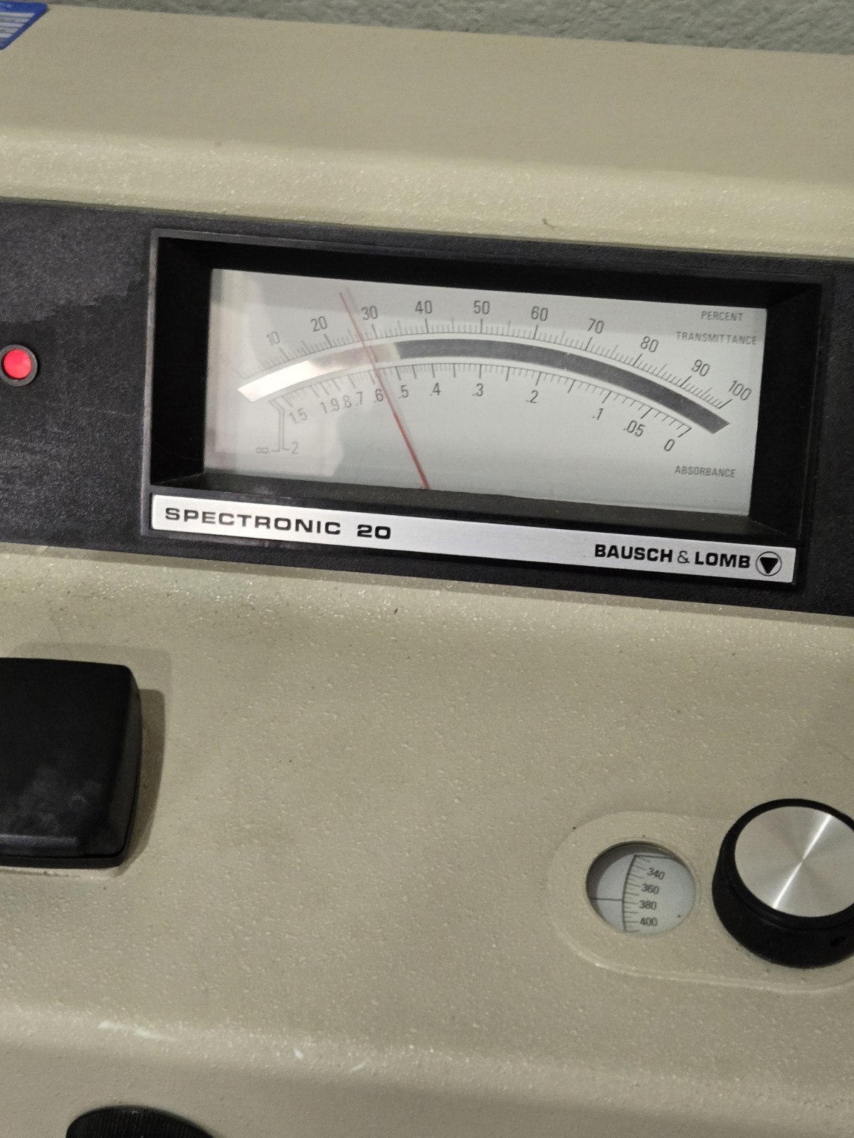 Bausch & Lomb Spectronic 20 Table-top Laboratory Spectrophotometer