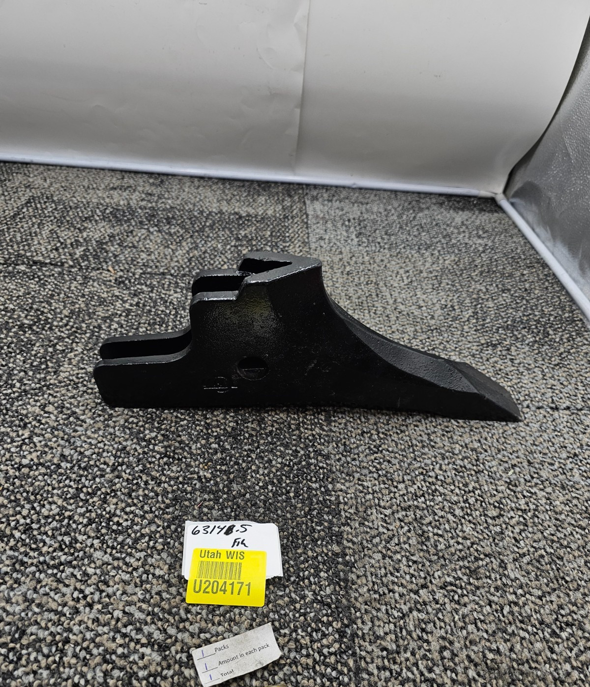 Unverferth 67948B Zone Builder Ripper Point, Black Fits 3/4″ Shank