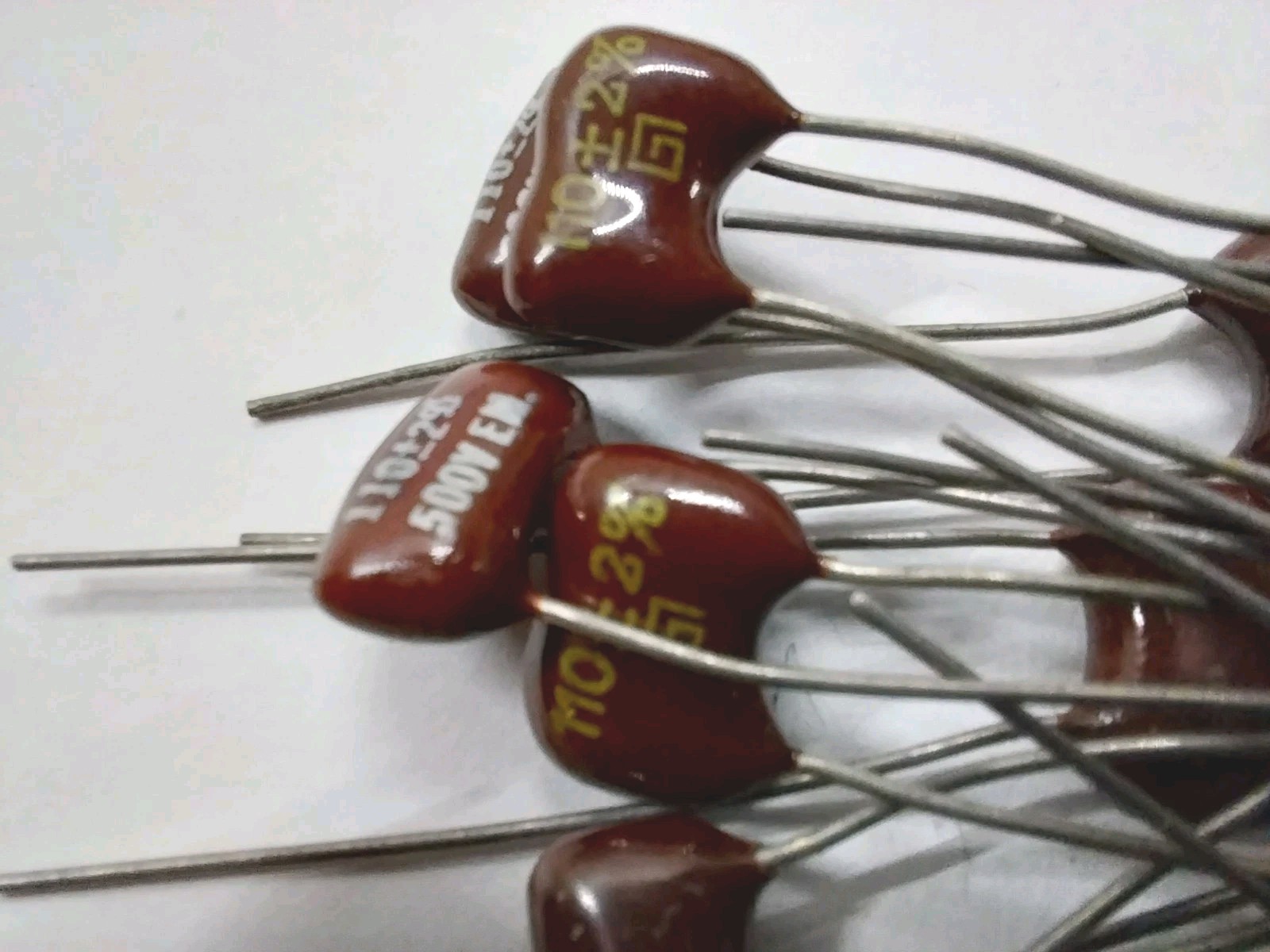 12 pcs. – 120pF, 500 Volt, Capacitors Dipped Silver Mica, +/-2%, 125 DegC.,