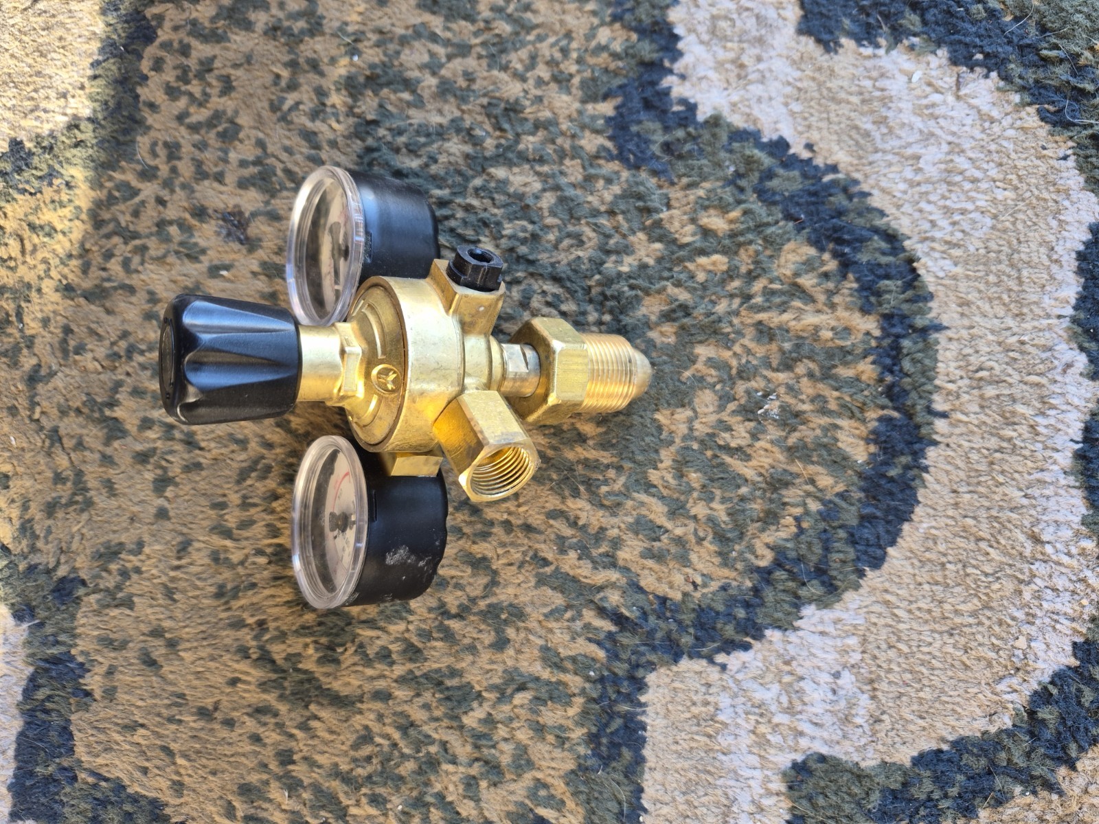 WIKA Mini Acetylene Regulator Dual Gauges CGA 580 0-4000 PSI 0-6 Bar