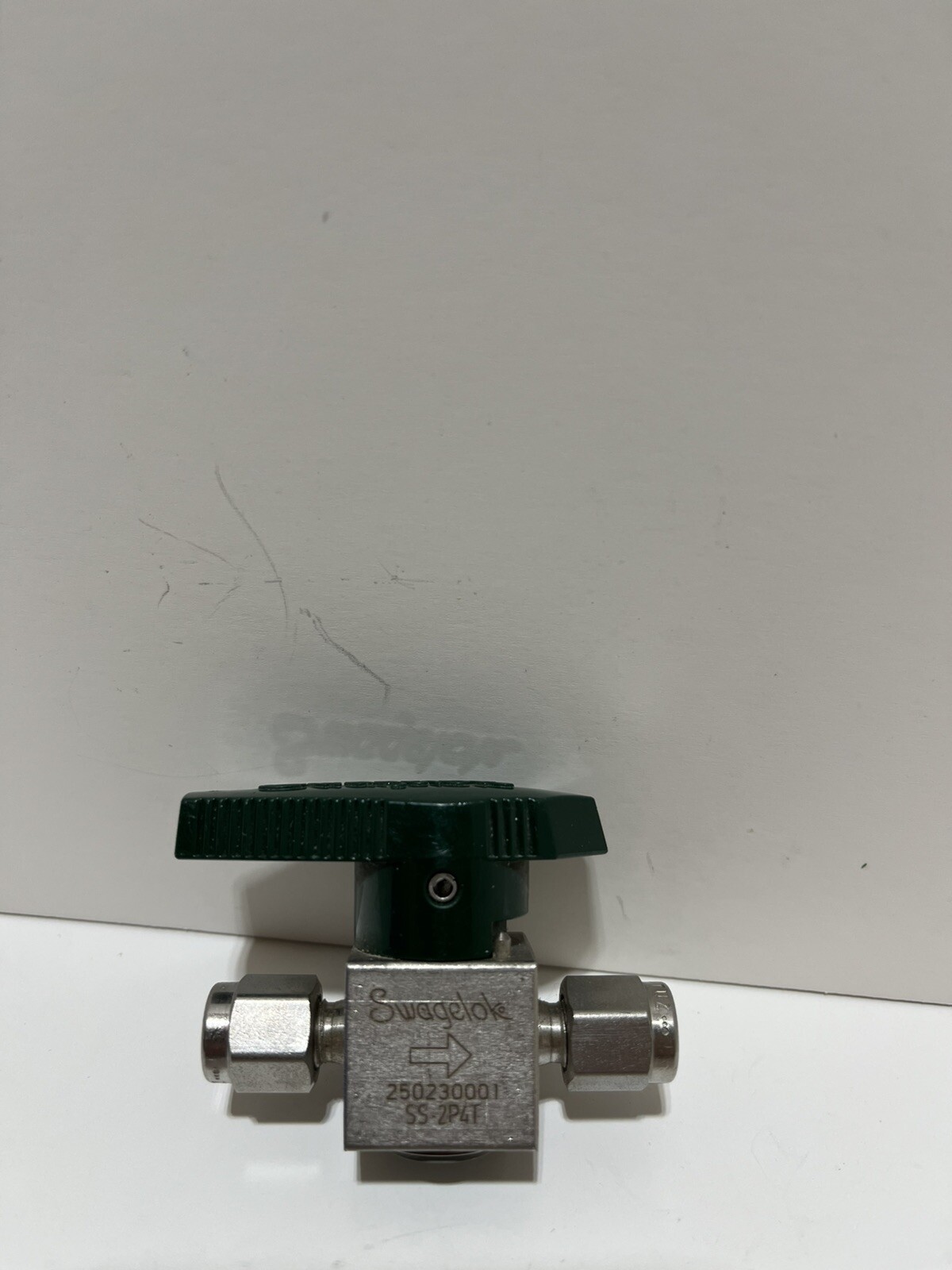 SWAGELOK Stainless Steel SS-2P4T Quarter Turn Instrument Plug Valve 2W NEW