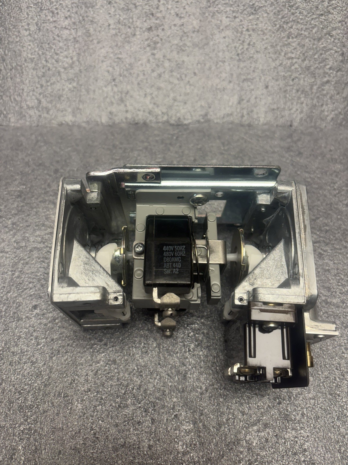 Cutler Hammer D80JE10C Pneumatic Timer On Delay 440-480V, NOS