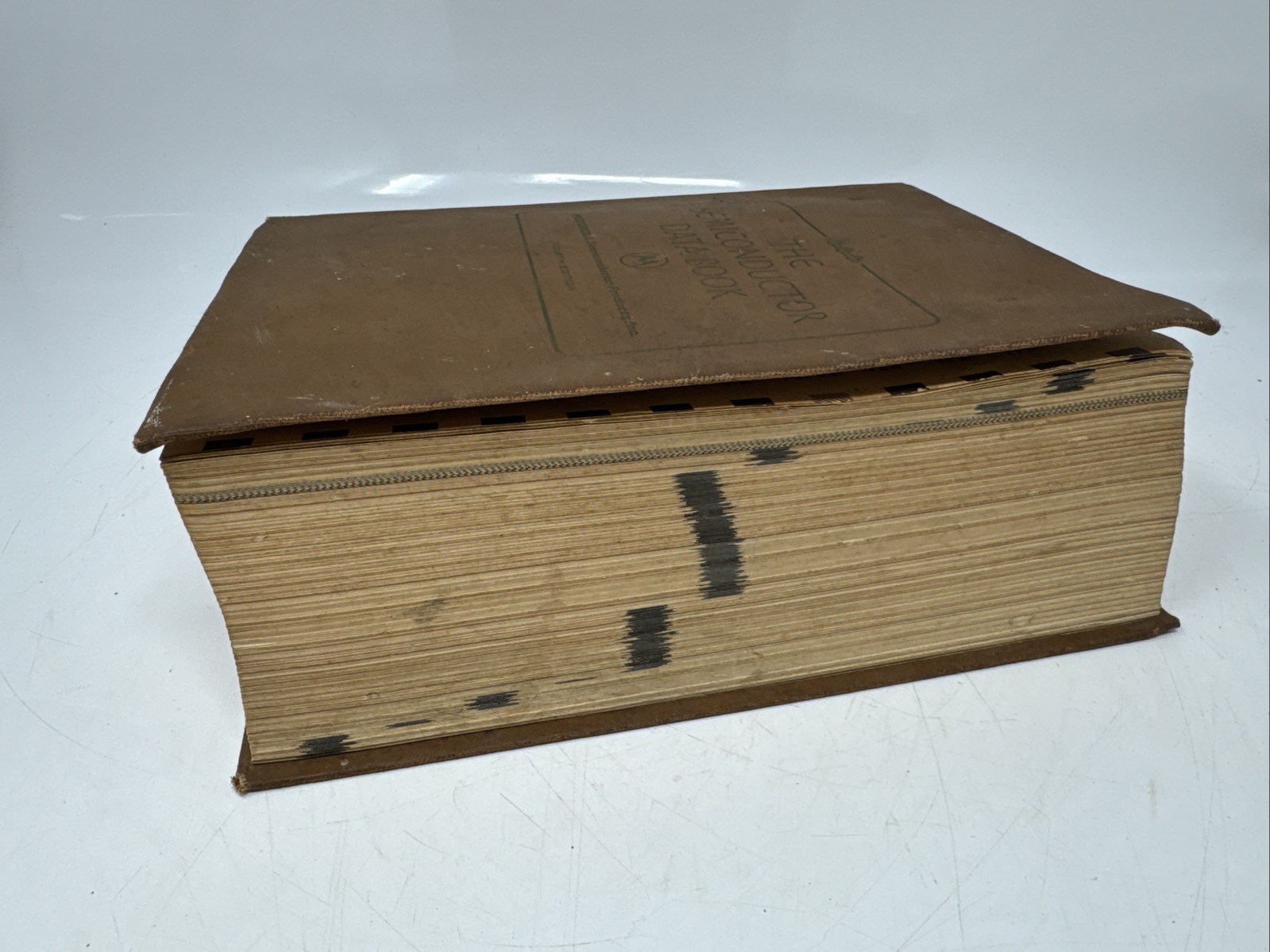 Motorola Semiconductor Products – The Semiconductor Data Book, 4th Edition .1969