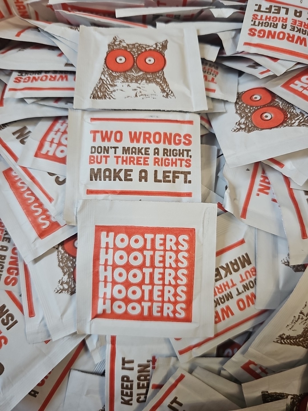 333 HOOTERS Moist Towelettes “WET NAPS” Individually Wrapped Lemon Scented