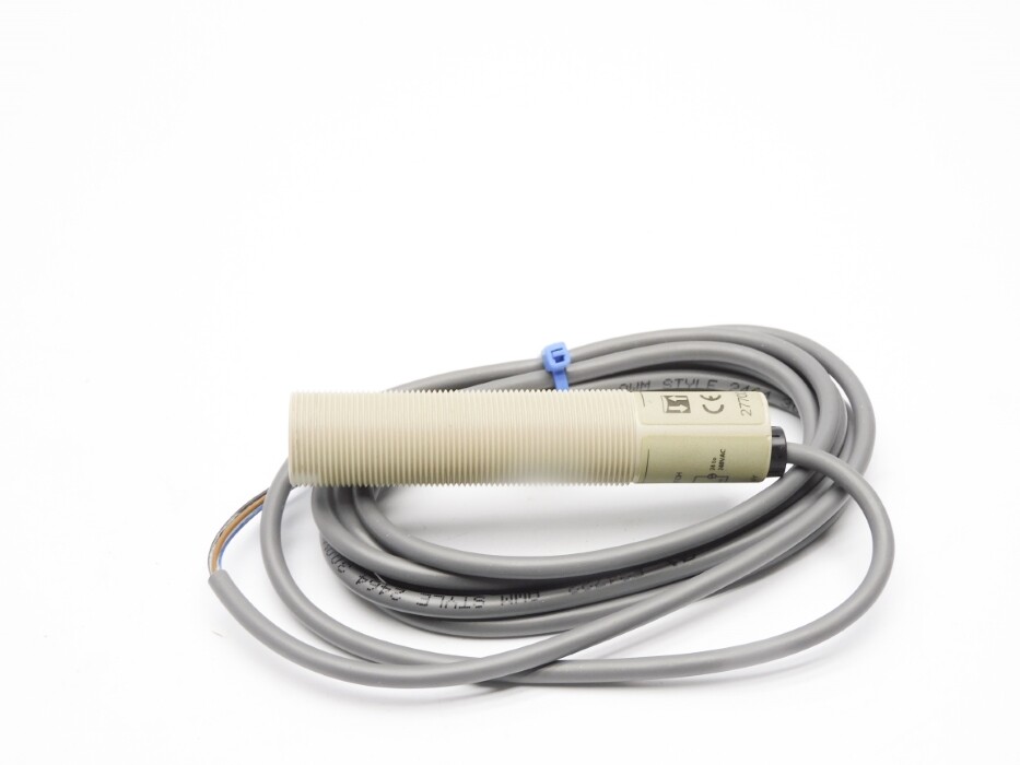 OMRON E3F2-R2Z1 24-240VAC 2M NSMP