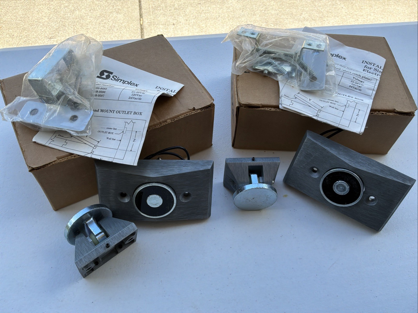 One Pair (2) Sentronic Electro Magnet Door Holder 2088-9587