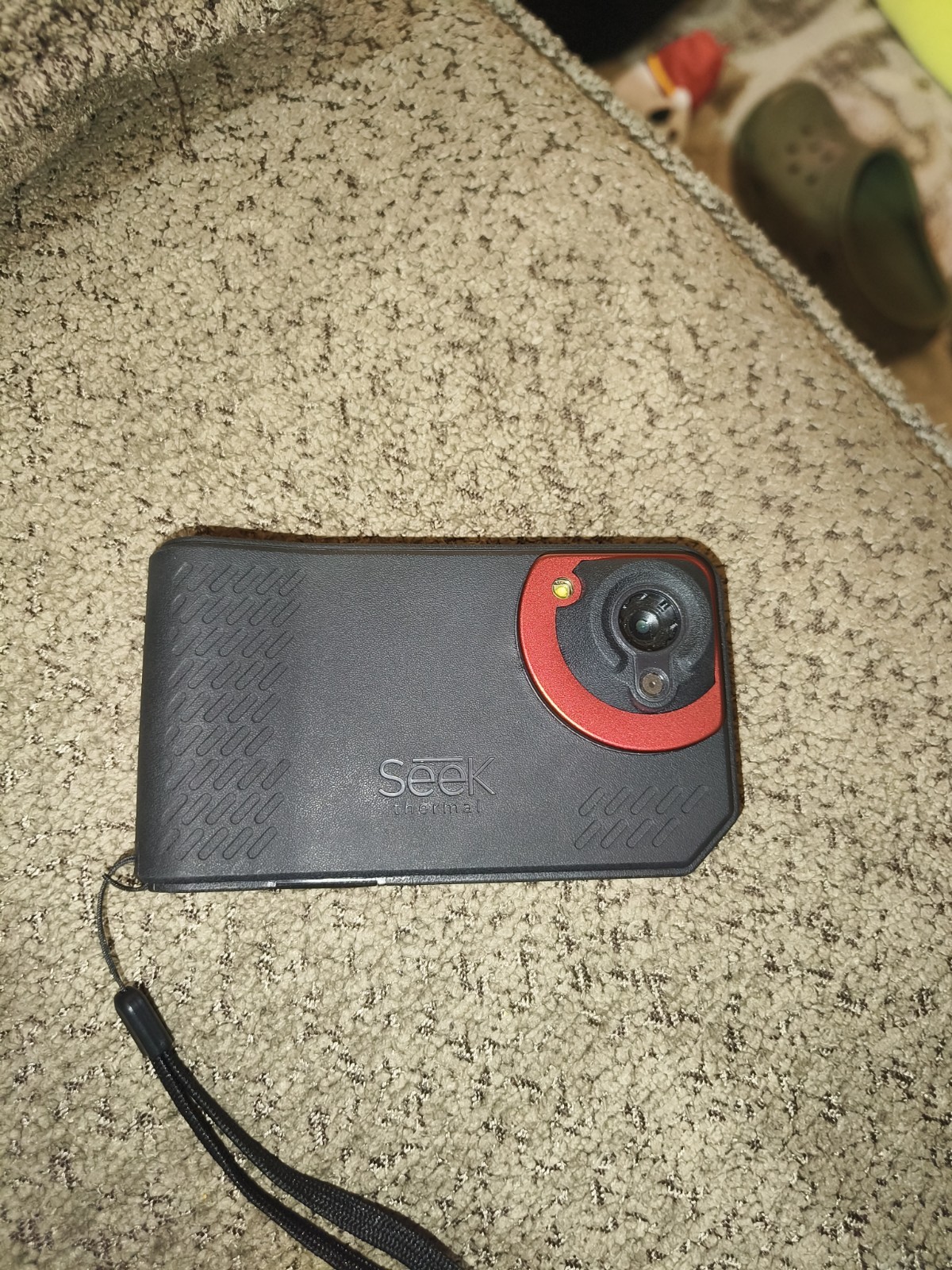 Seek Thermal SQ-AAA Battery Powered Handheld Thermal Imaging Camera – Black