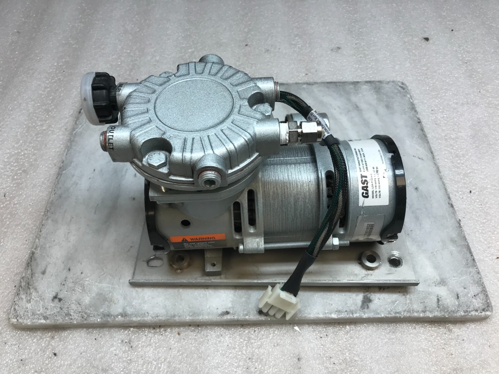 Gast LOA-P123-HB Rocking Piston Pump 115/110V VAC 1.4/1.5A 60/50H Air Compressor