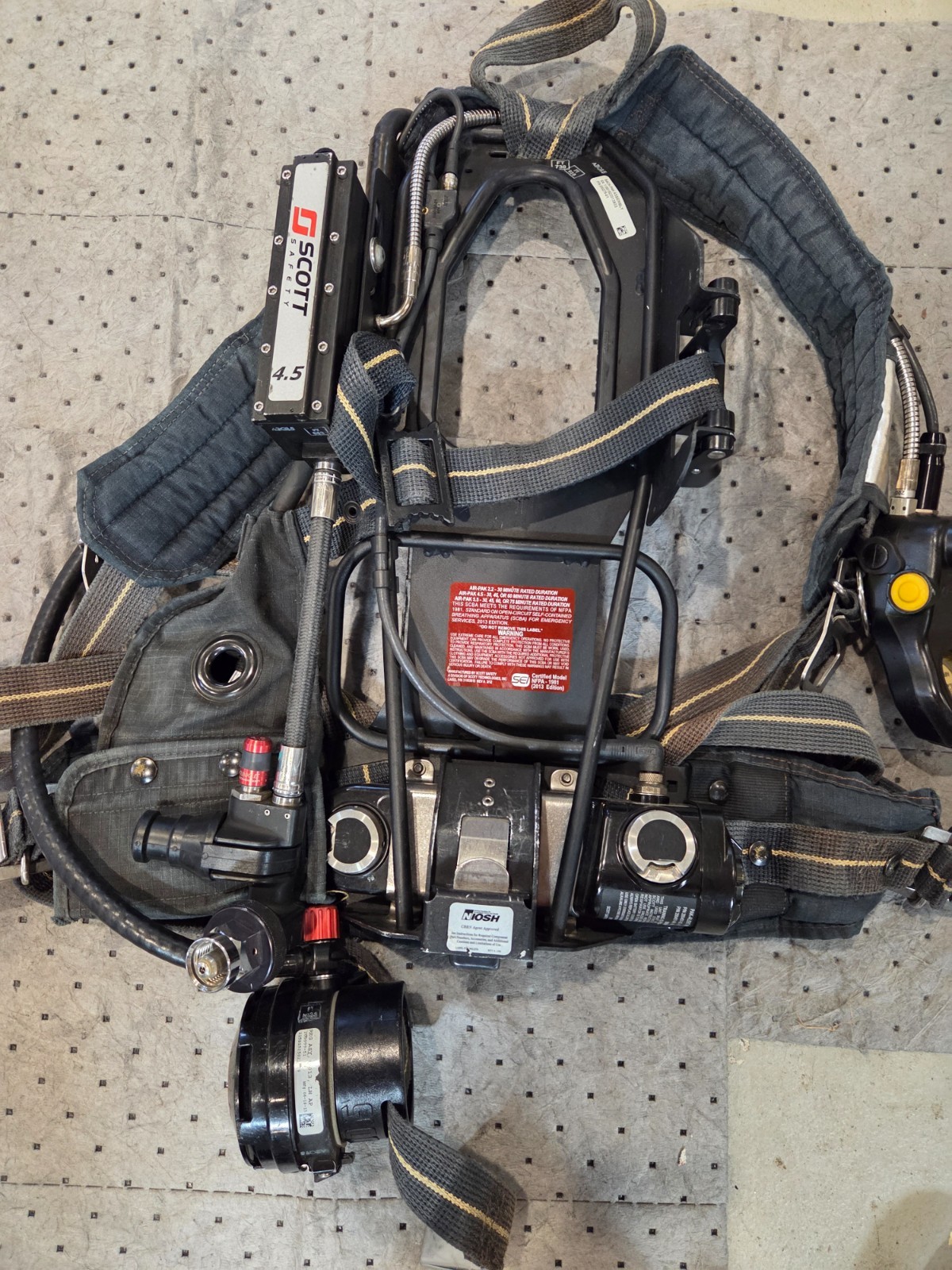 Scott AP75 Air-Pak 4.5 SCBA, 2013 NFPA, EZ Flow Quick Disconnect Regulator, EBSS