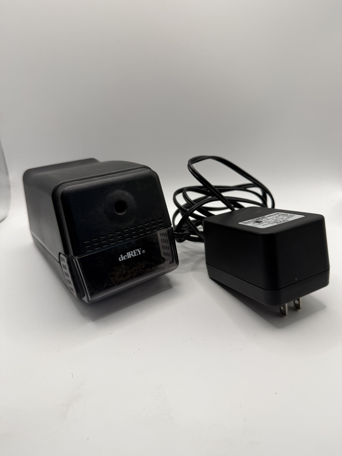Del Rey Desktop Electric Pencil Sharpener with High-Quality Steel Blade GREAT