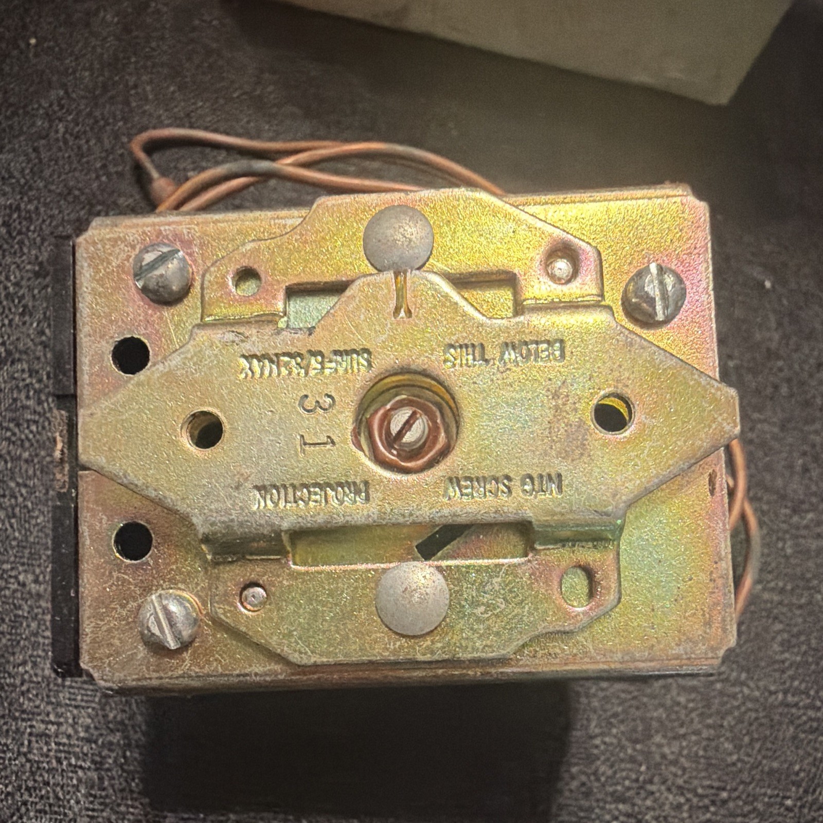 CONTROL Analog Mechanical Thermostat Heat-Off Non-Programmable Gold 1150029