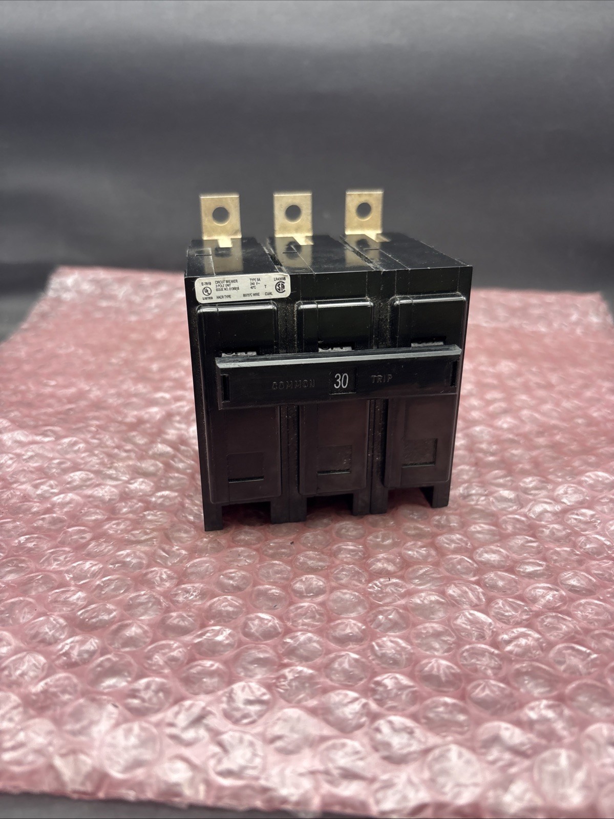 Eaton Cutler Hammer BAB3030H 30A Circuit Breaker 3-Pole 240V AC *NEW*
