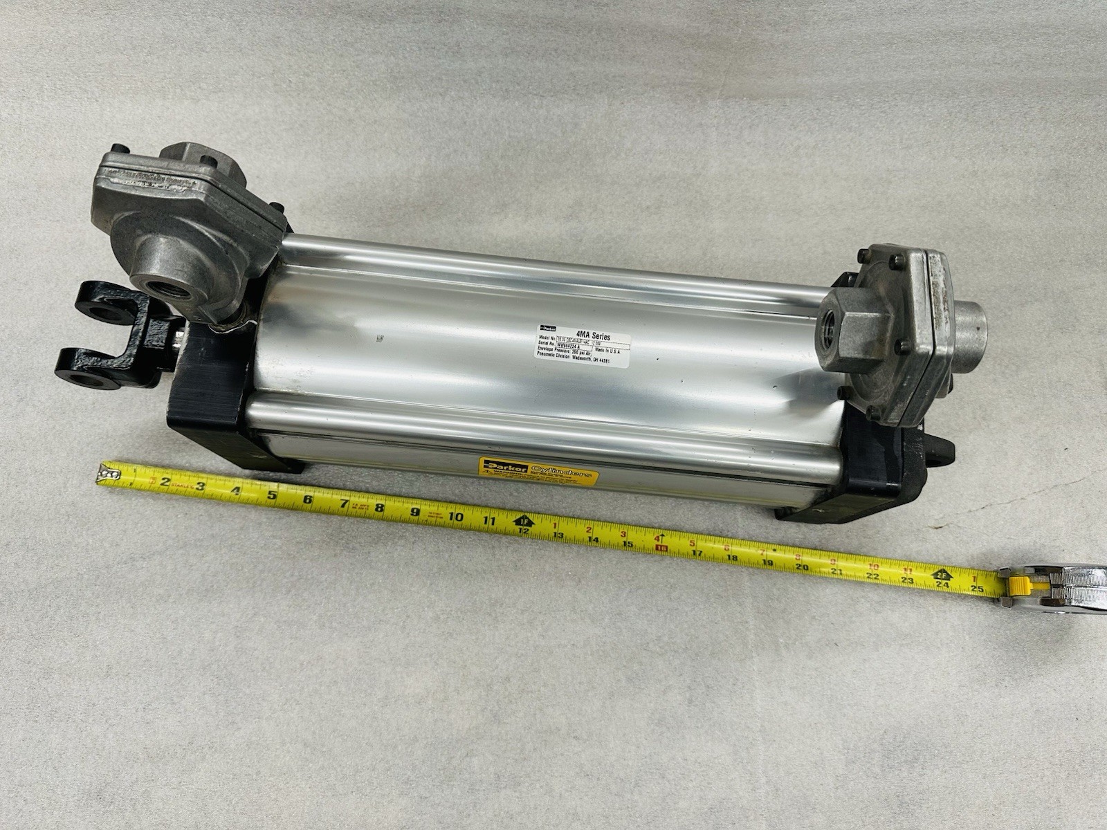 PARKER AIR CYLINDER 05.00 CBC4MAUE14AC 12.000 – 250psi 4MA Series w/ Fittings