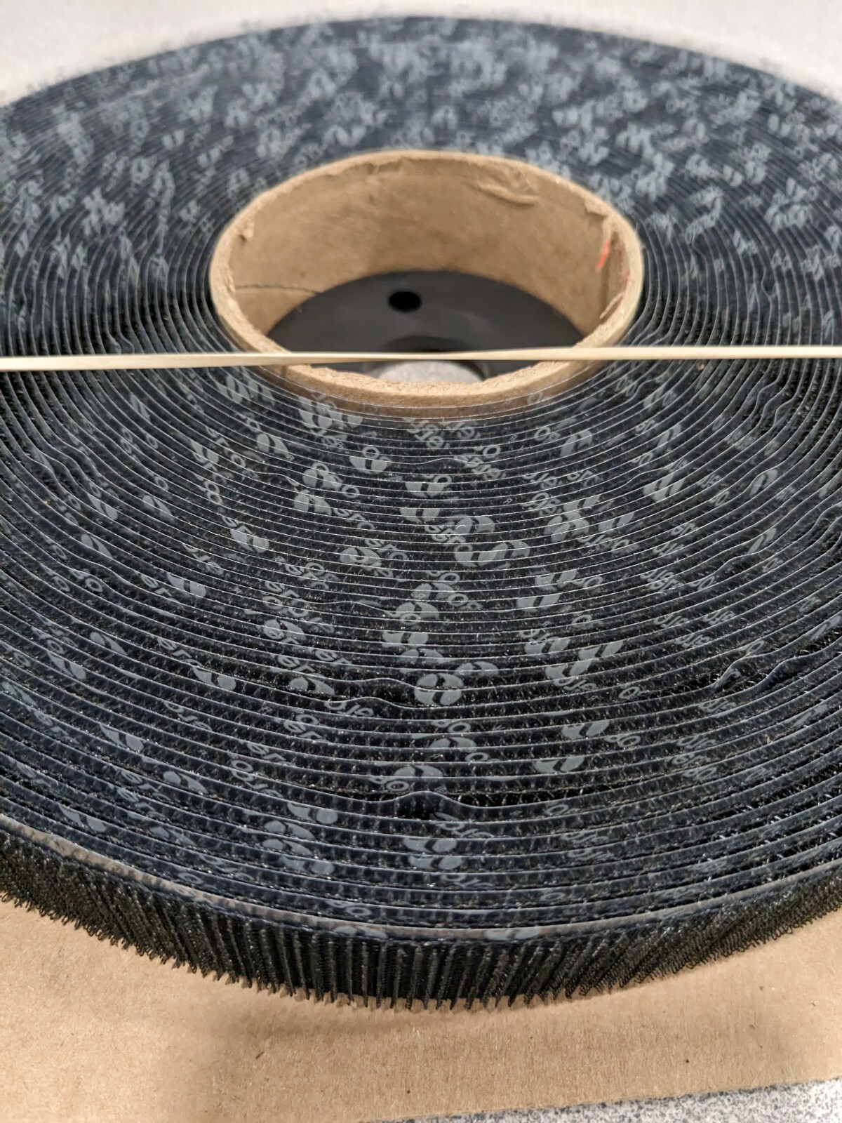 VELCRO BRAND 1″ x 25 Yd Adhesive Backed Hook Roll 174664