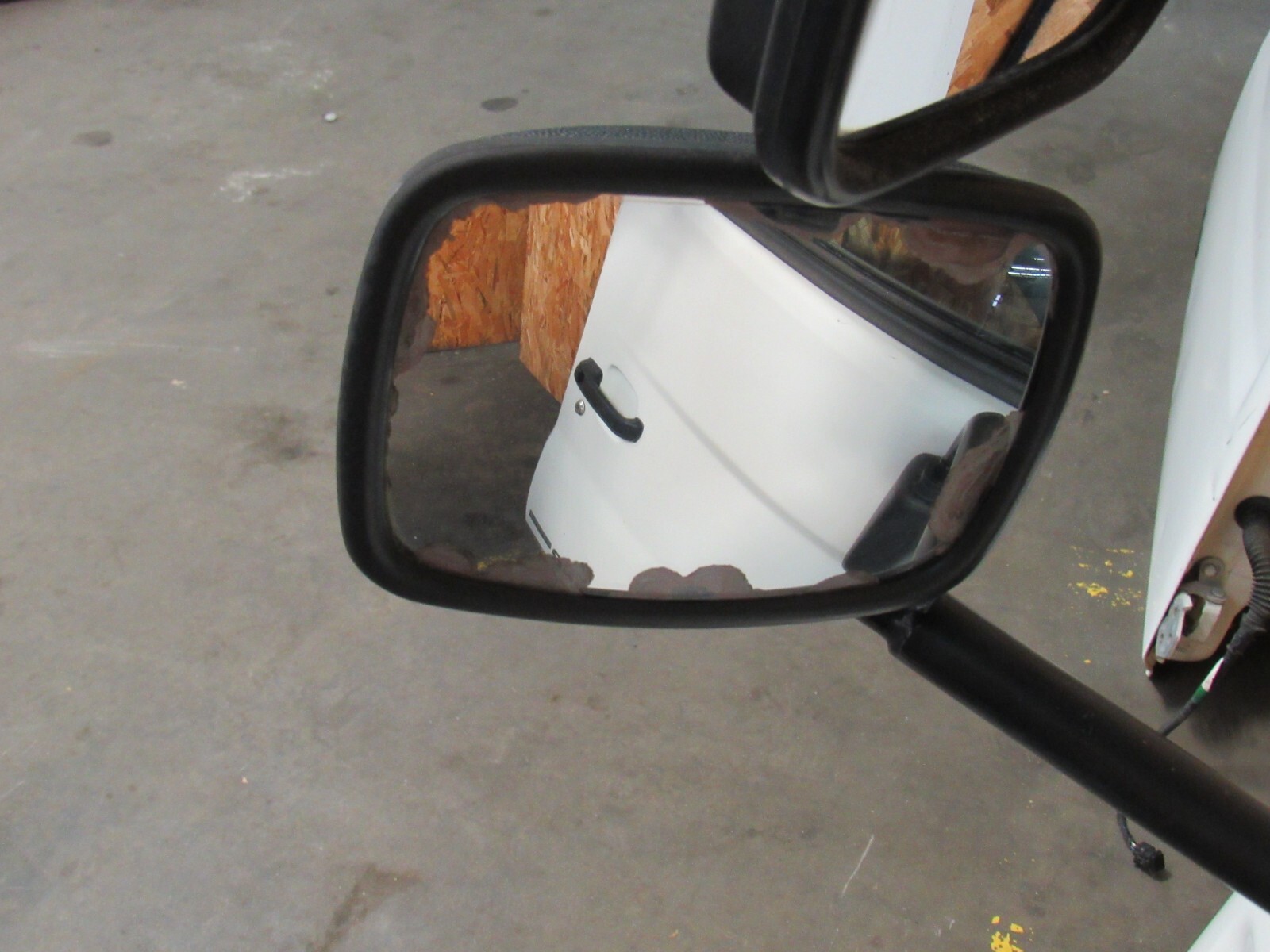 2007 HINO 338 LH LEFT HAND DRIVERS SIDE TRUCK DOOR WHITE (POWER WINDOWS / LOCKS)