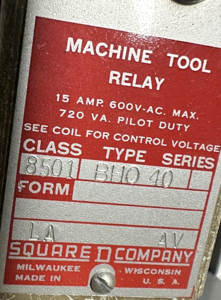 Square D 8501 BHO-40 Machine Tool Relay 600V Max 15A w/ Enclosure Box