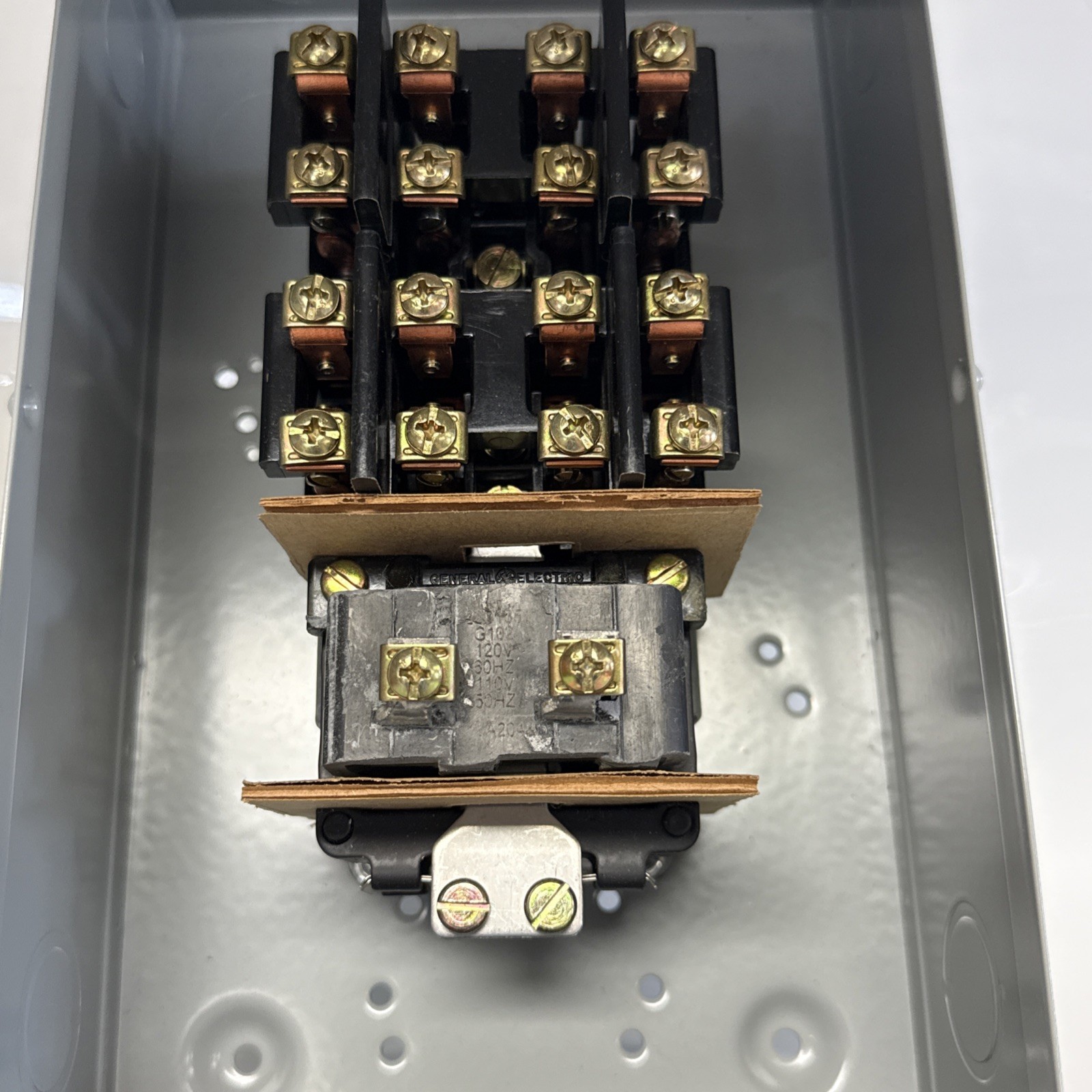 GE CR260L21JA021AA0 Lighting Contactor 8-Pole Electrically Held 120V Coil NEMA 1