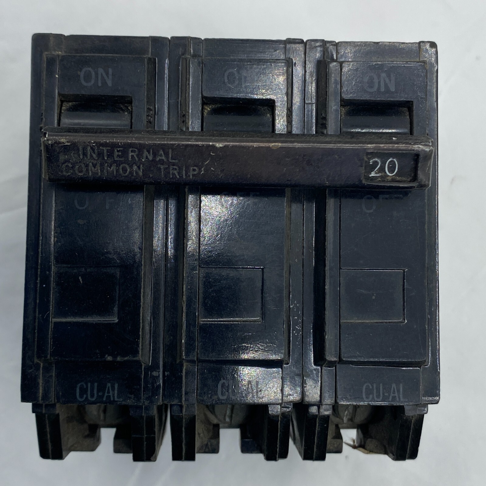 GENERAL ELECTRIC CIRCUIT BREAKER COMMON TRIP 20A 3 POLE 240V G645🔔