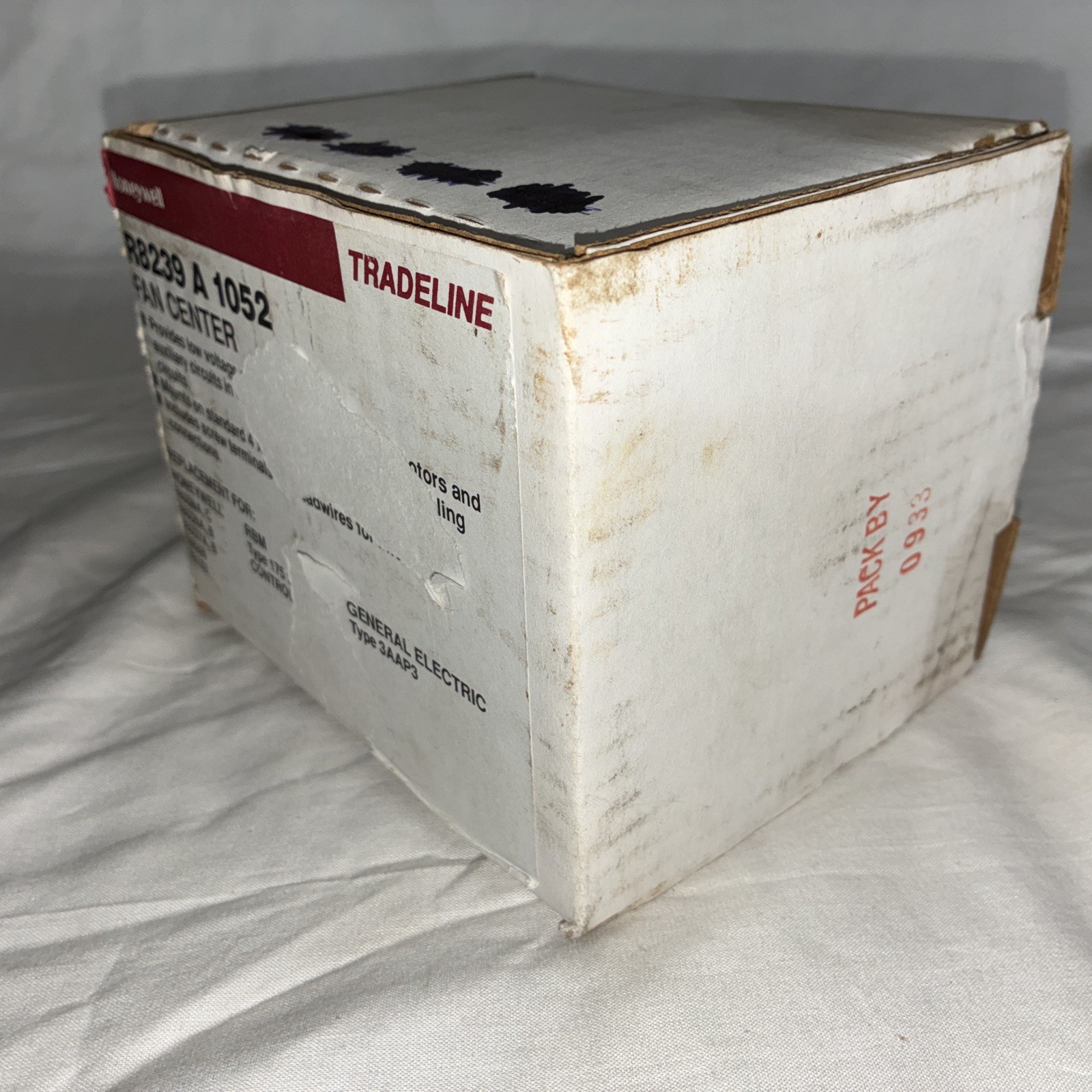 Honeywell TRADELINE R8239 A 1052 FAN CENTER 24V 60Hz