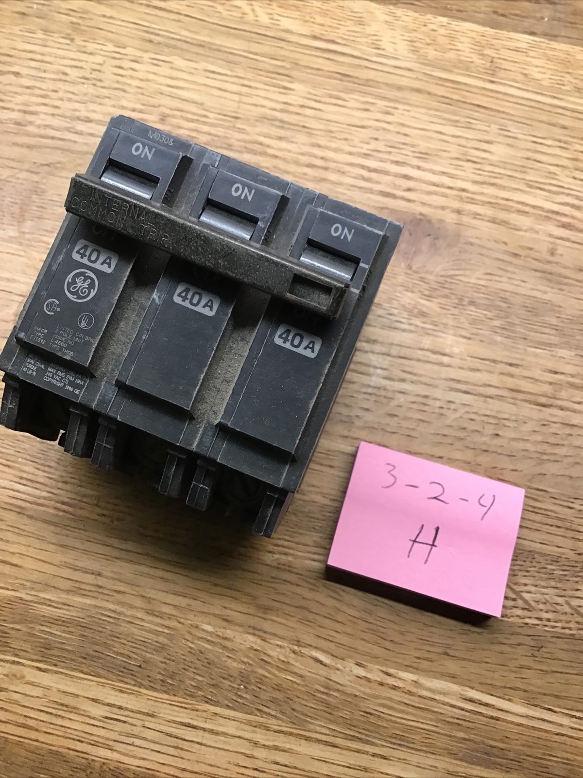 (1) G E 40 AMP 3 POLE CTL COMMON TRIP CIRCUIT BREAKER
