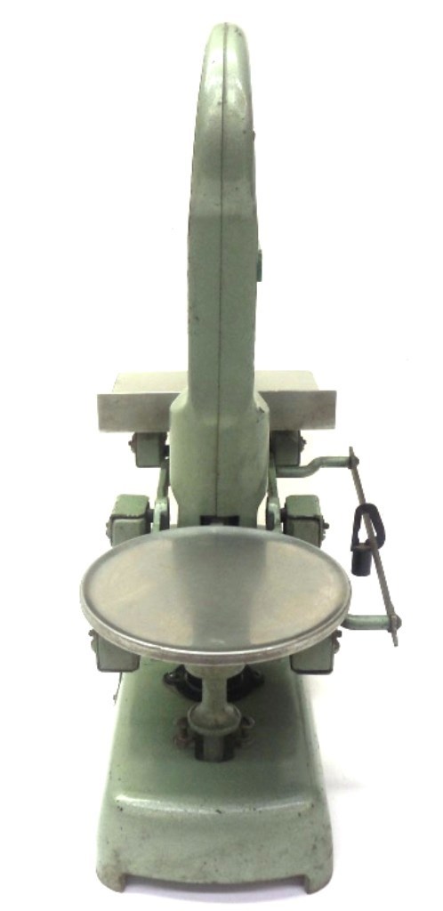 DETECTO-GRAM BALANCE SCALE, ESTABLISHED IN 1933, CAPACITY 3 LBS., 15″ L
