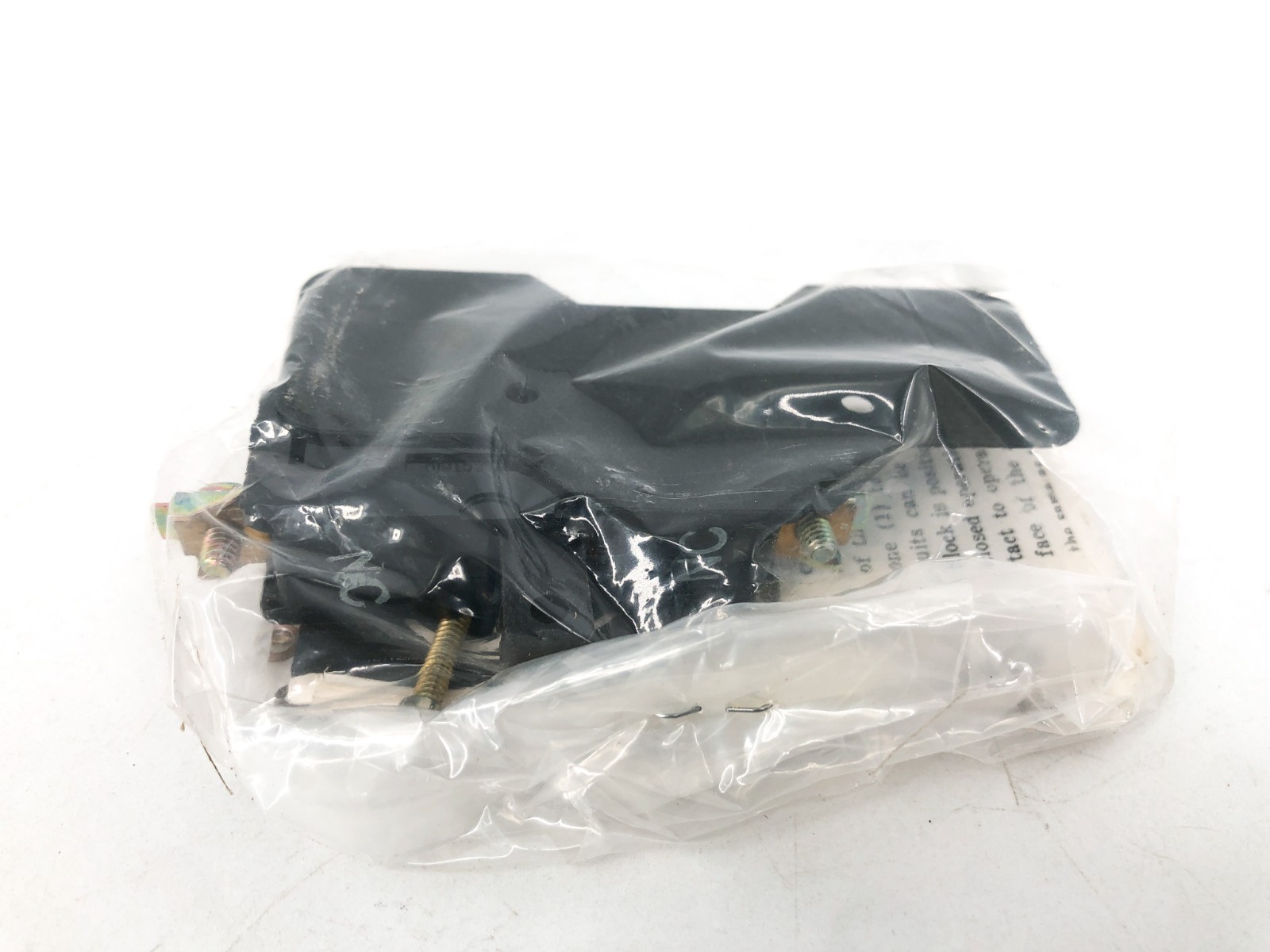 Lot of 2 New GE 105X300P Auxiliary Contacts 600V NEMA Size 3 & 4