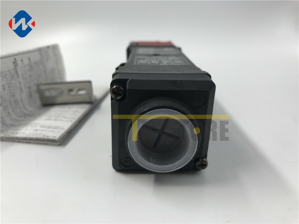 1PC New IN Box Omron D4SL-N2NFA-DN Safety Door Switch #G