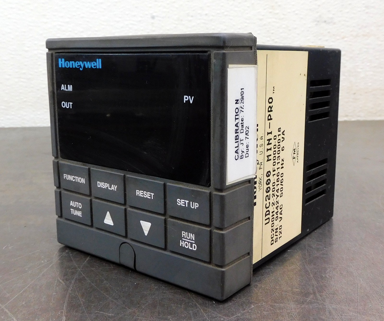Honeywell UDC2000 MiniPro Digital Temperature Controller 120V AC 50/60Hz 6VA