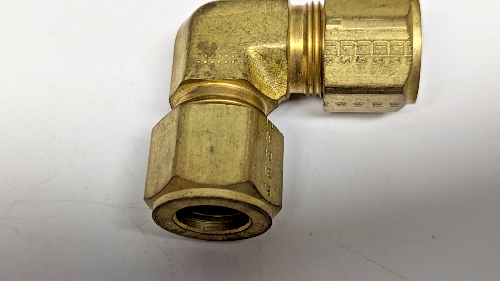 NOS Parker Brass 1/2″ CPI Tube x 1/2″” CPI Tube Union Elbow Fitting, 8-8-EBZ-B