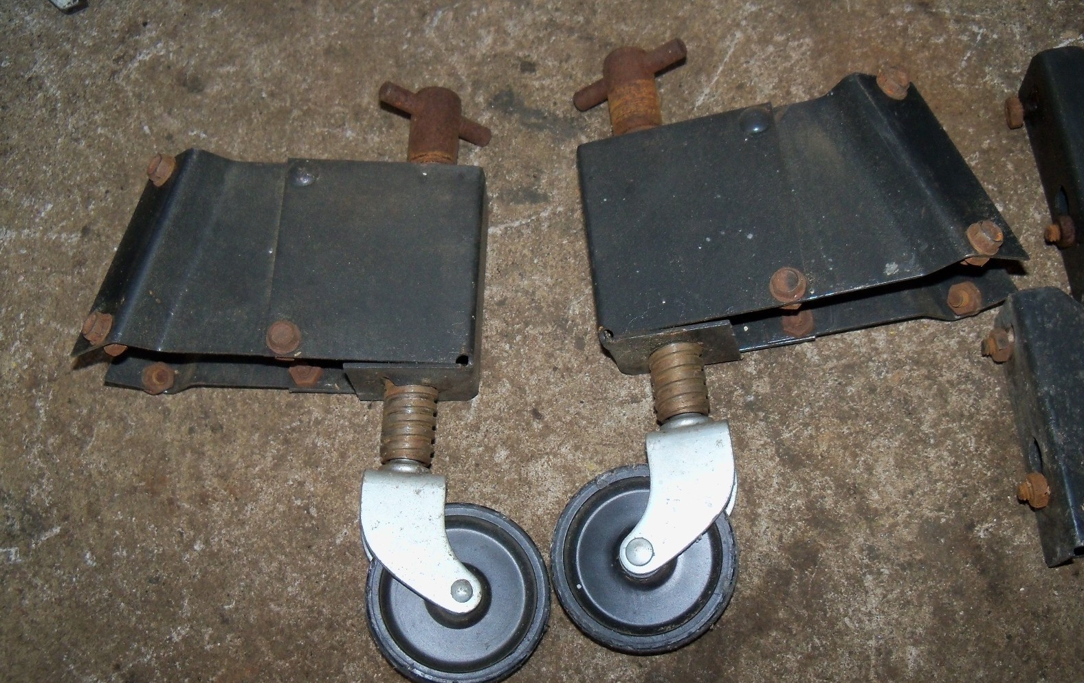 Craftsman 103 Tapered Leg Stand Caster Wheel Set, Superior Screw Jack Style